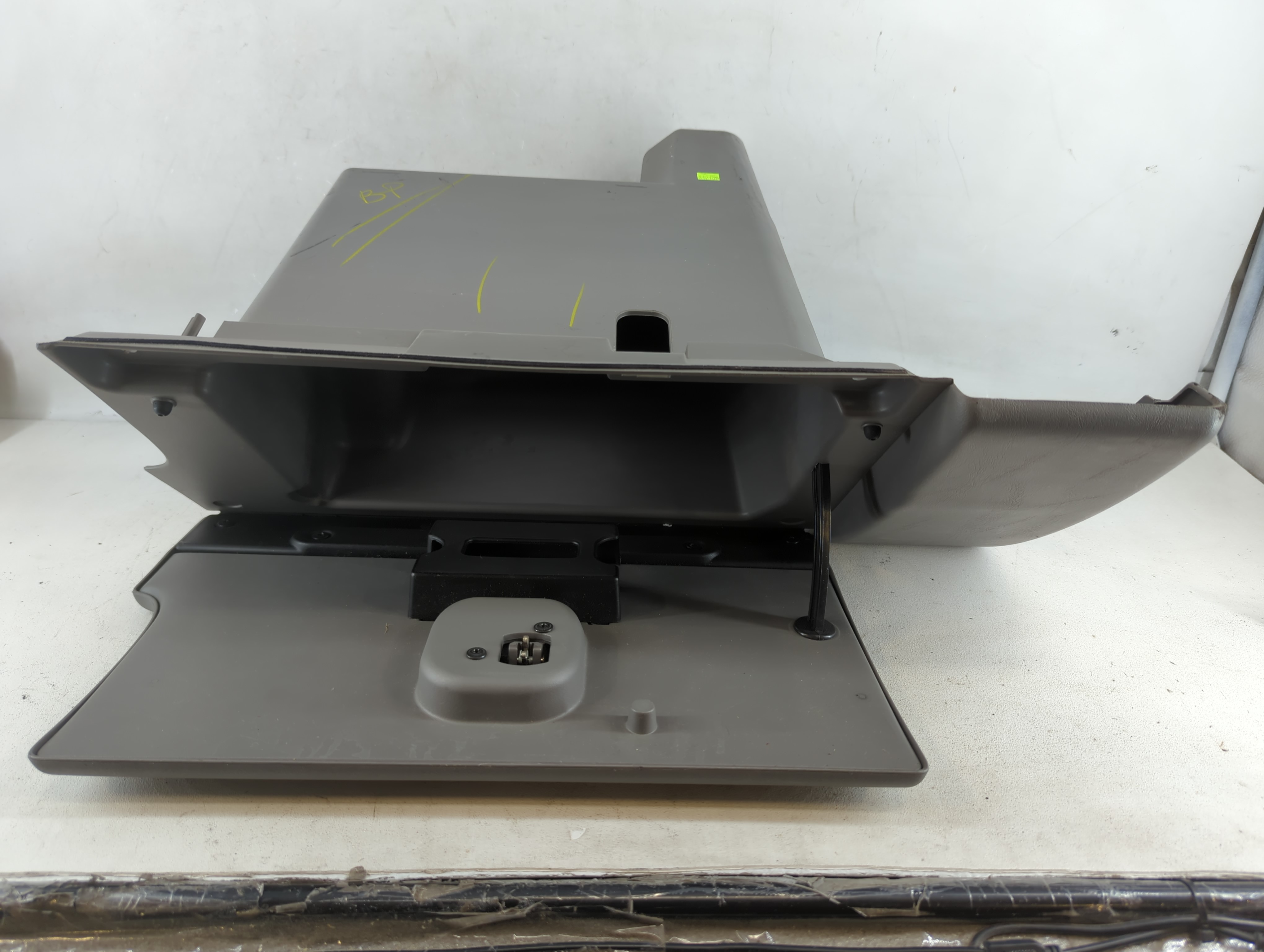2004 Pontiac Aztek Passenger Glove Box Door Storage Compartment 774516 - Oemusedautoparts1.com
