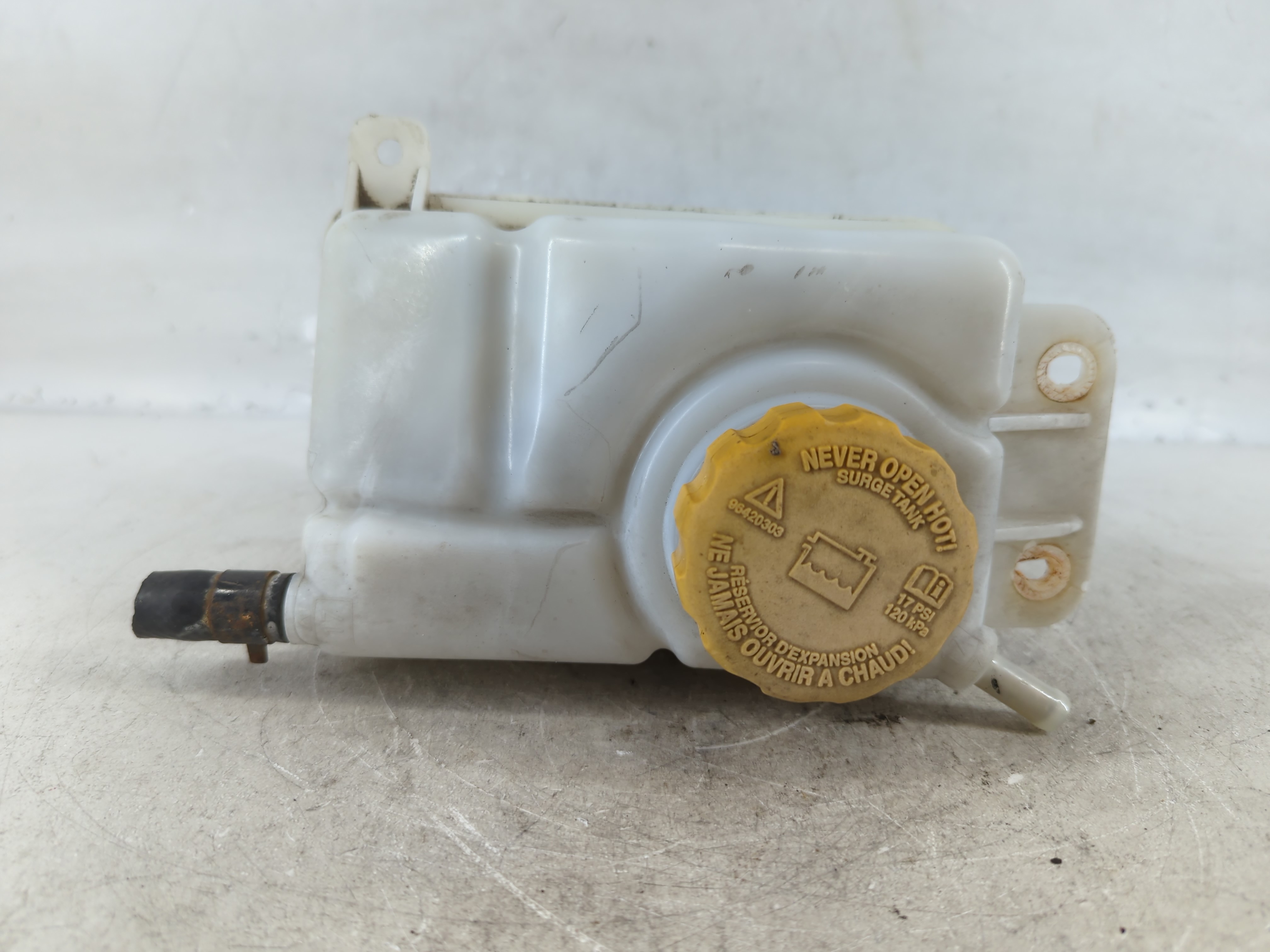 2004-2008 Chevrolet Aveo Radiator Coolant Overflow Expansion Tank Bottle 774566 - Oemusedautoparts1.com