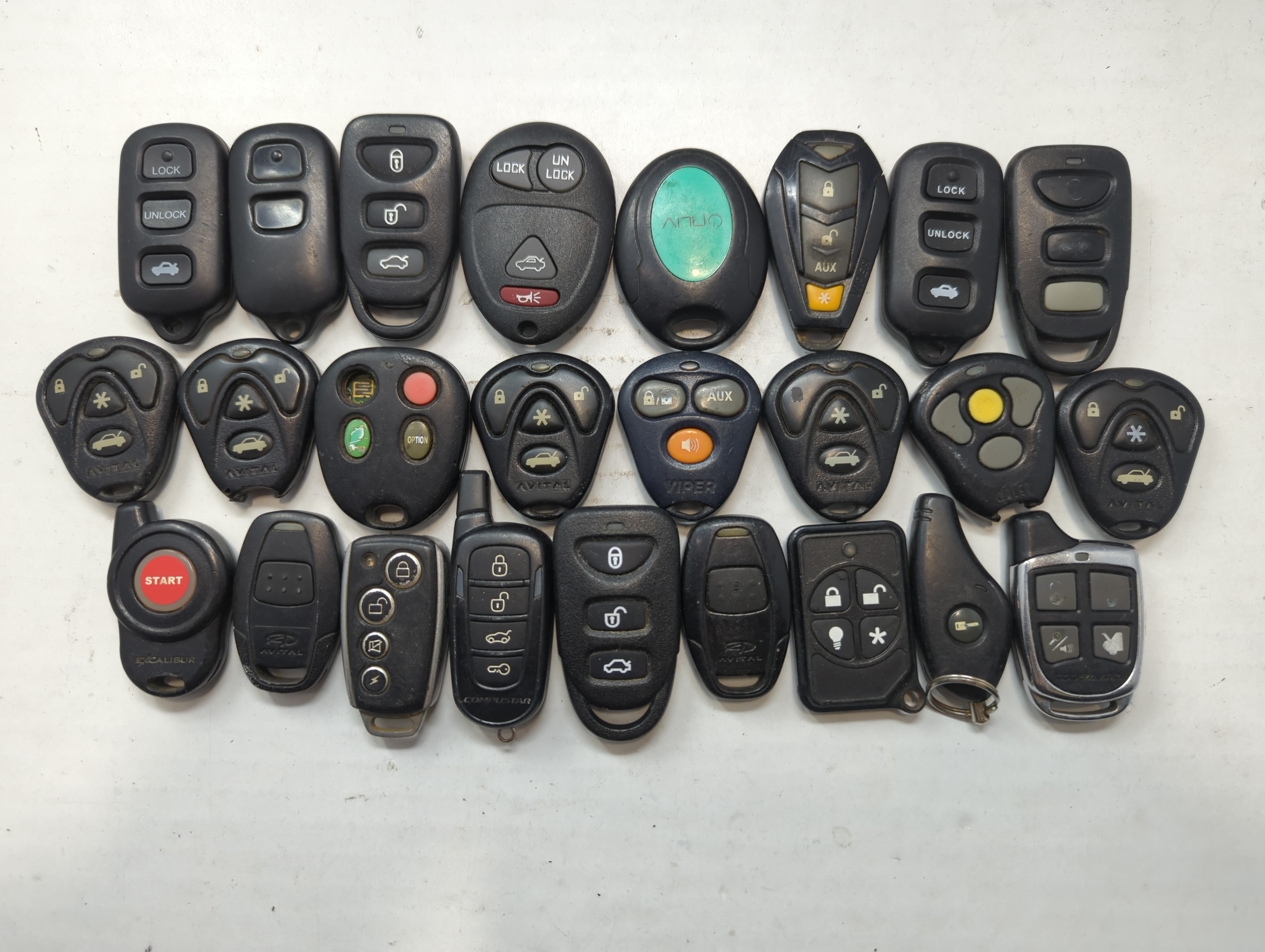 Lot of 25 Aftermarket Keyless Entry Remote Fob MIXED FCC IDS MIXED PART 774604 - Oemusedautoparts1.com