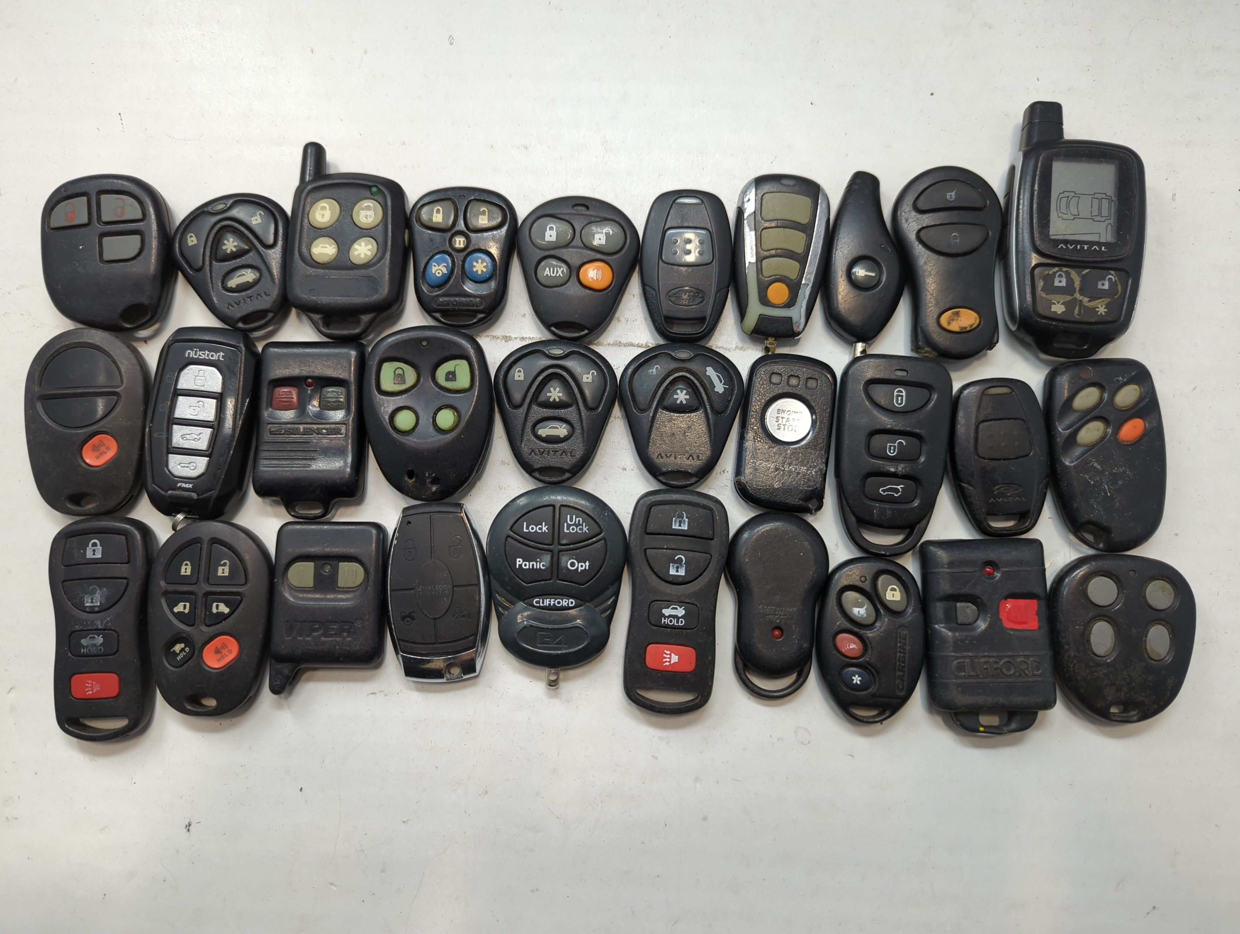 Lot of 30 Aftermarket Keyless Entry Remote Fob MIXED FCC IDS MIXED PART 774605 - Oemusedautoparts1.com