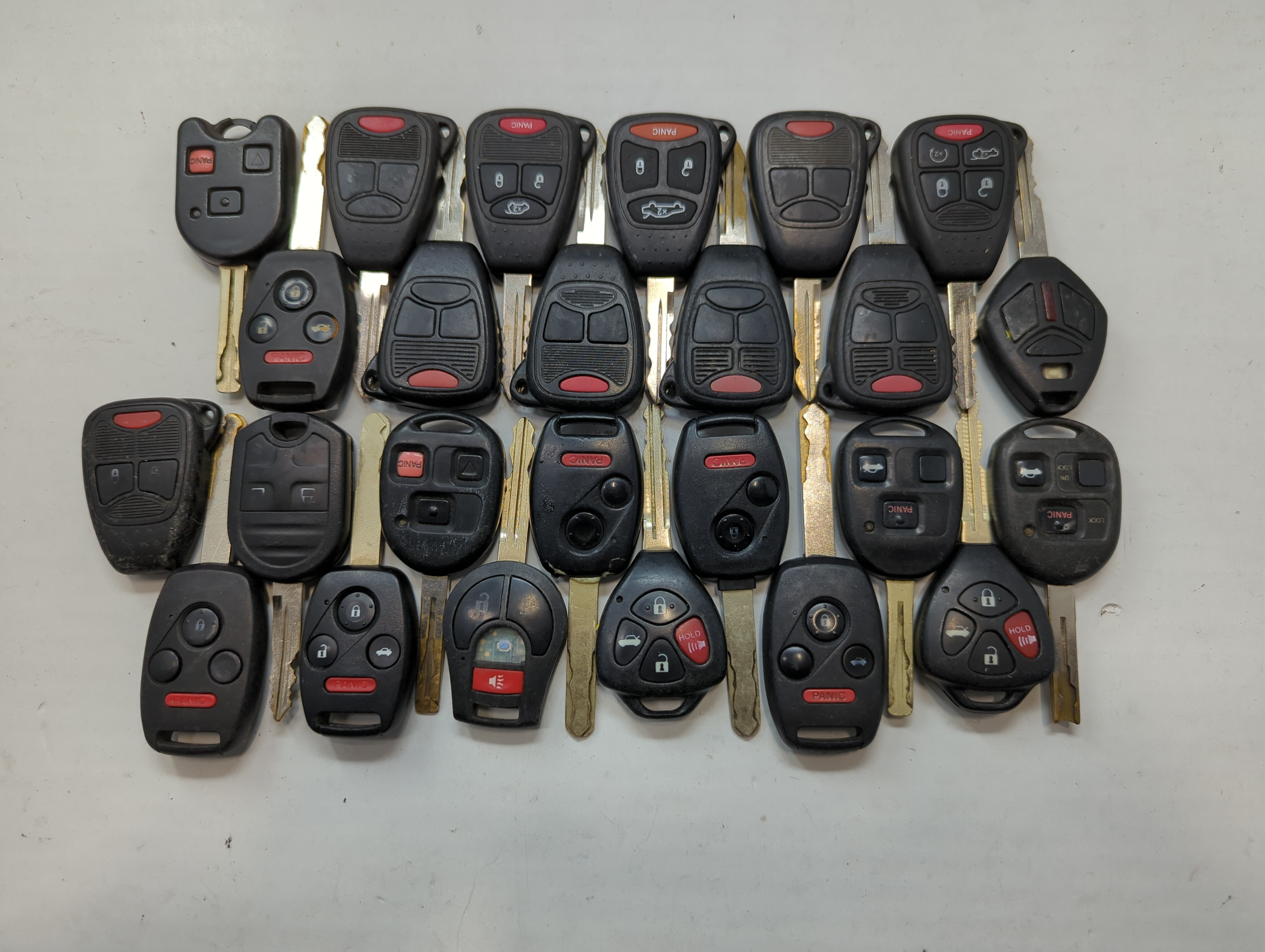 Lot of 25 Aftermarket Keyless Entry Remote Fob MIXED FCC IDS MIXED PART 774664 - Oemusedautoparts1.com