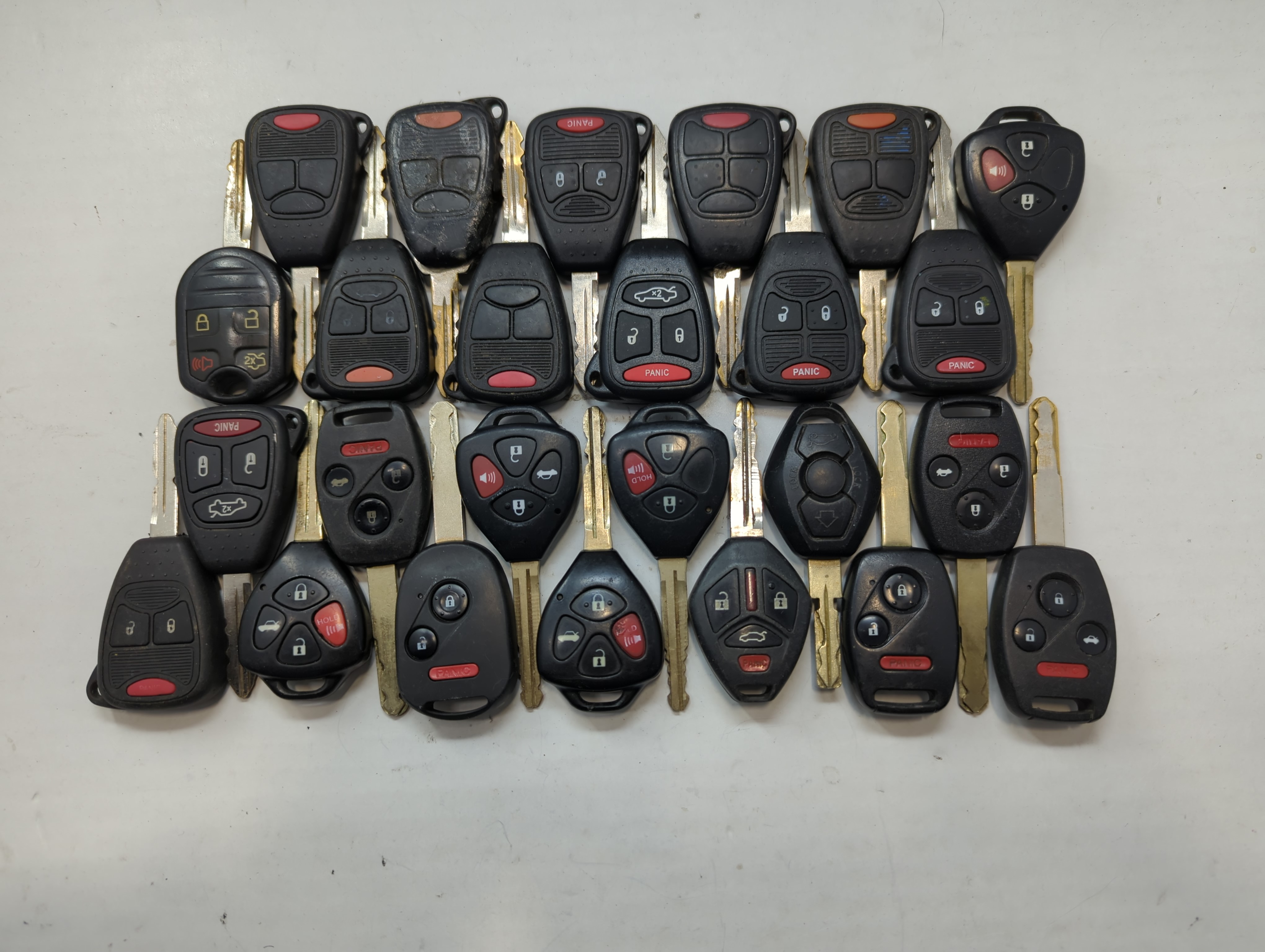 Lot of 25 Aftermarket Keyless Entry Remote Fob MIXED FCC IDS MIXED PART 774821 - Oemusedautoparts1.com