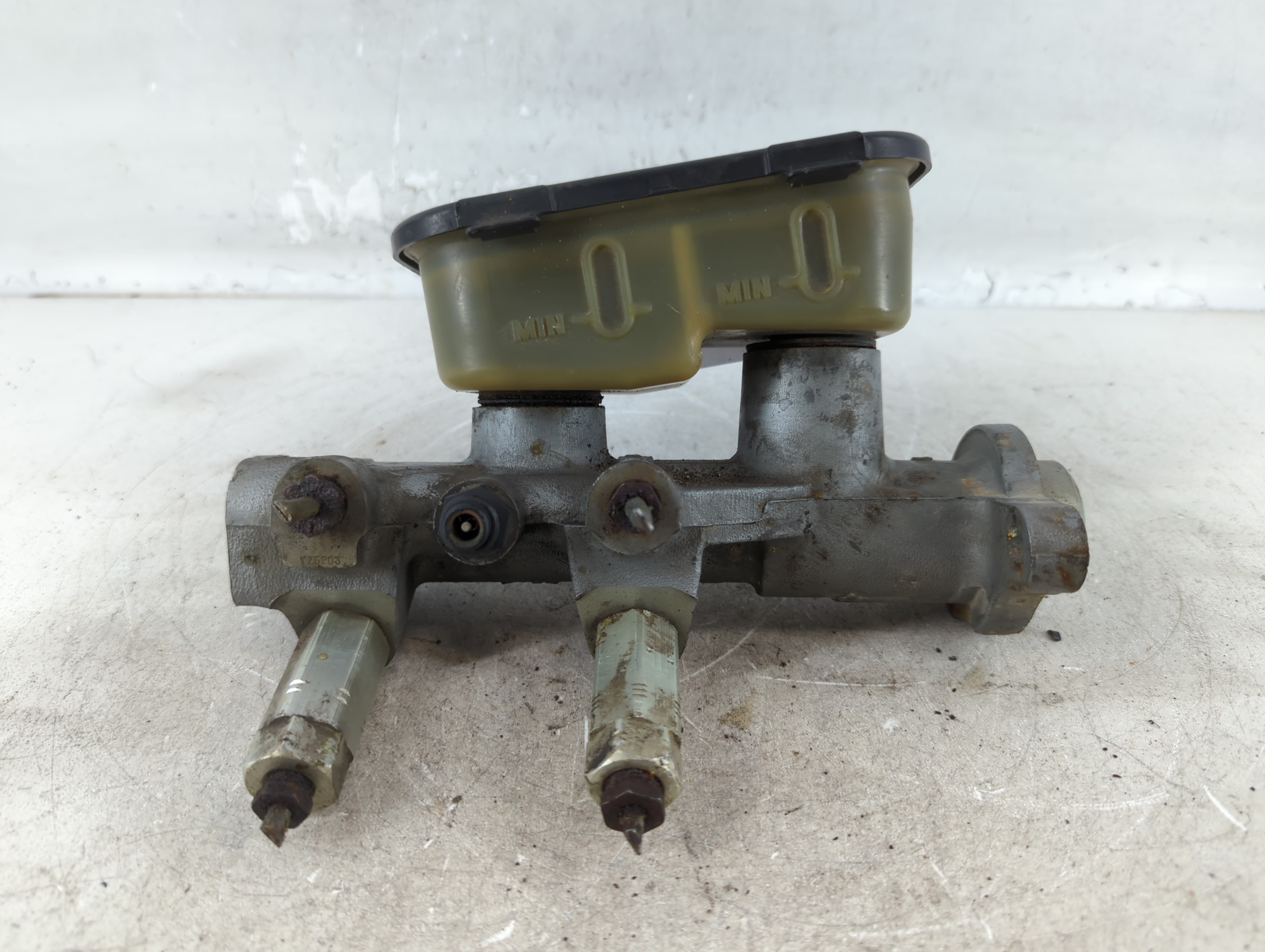 Picture of 1985 Pontiac 6000 Brake Master Cylinder 774837