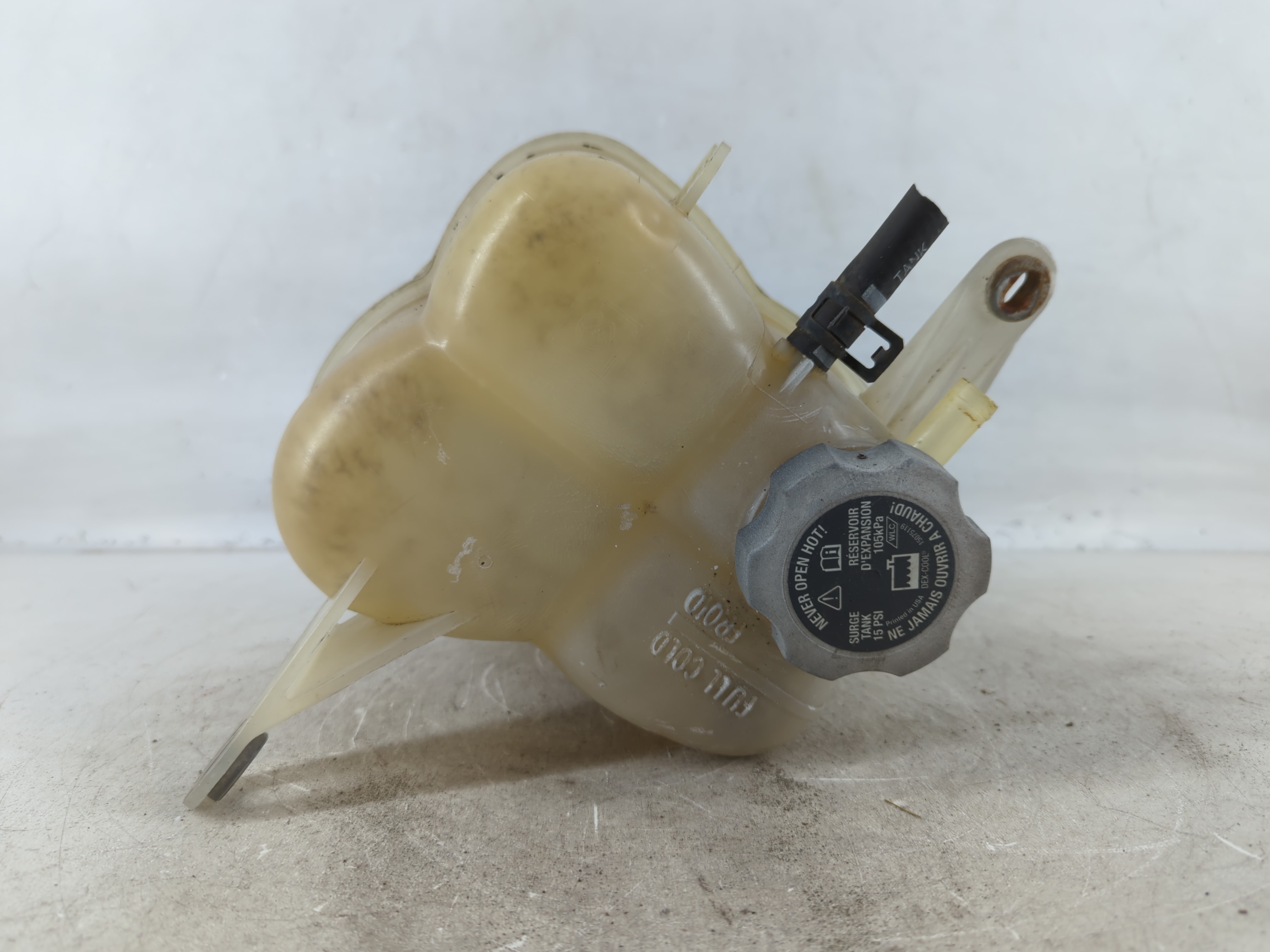 Picture of 2003-2007 Cadillac Cts Windshield Washer Fluid Reservoir Bottle Oem 774843