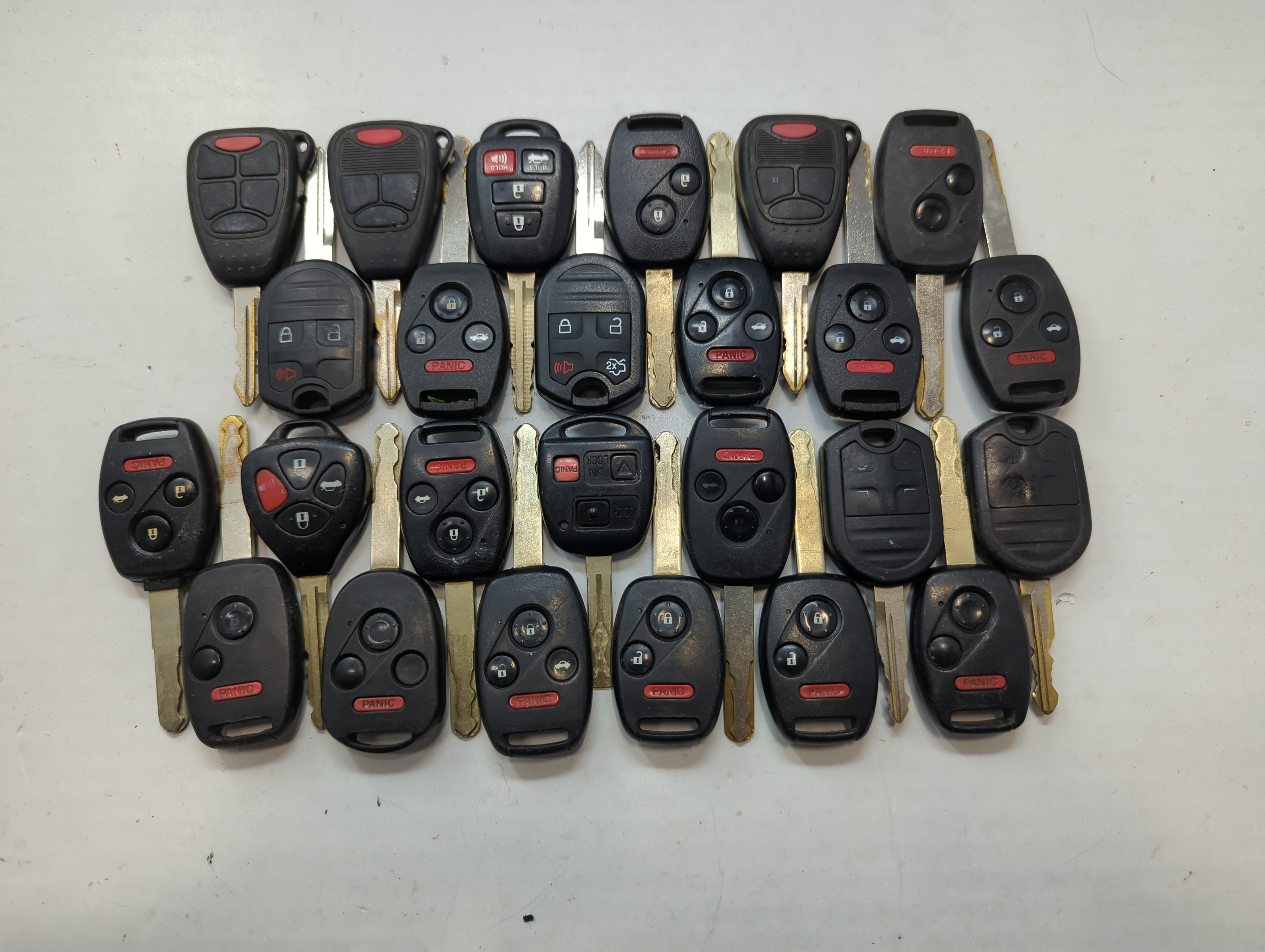 Lot of 25 Aftermarket Keyless Entry Remote Fob MIXED FCC IDS MIXED PART 774873 - Oemusedautoparts1.com