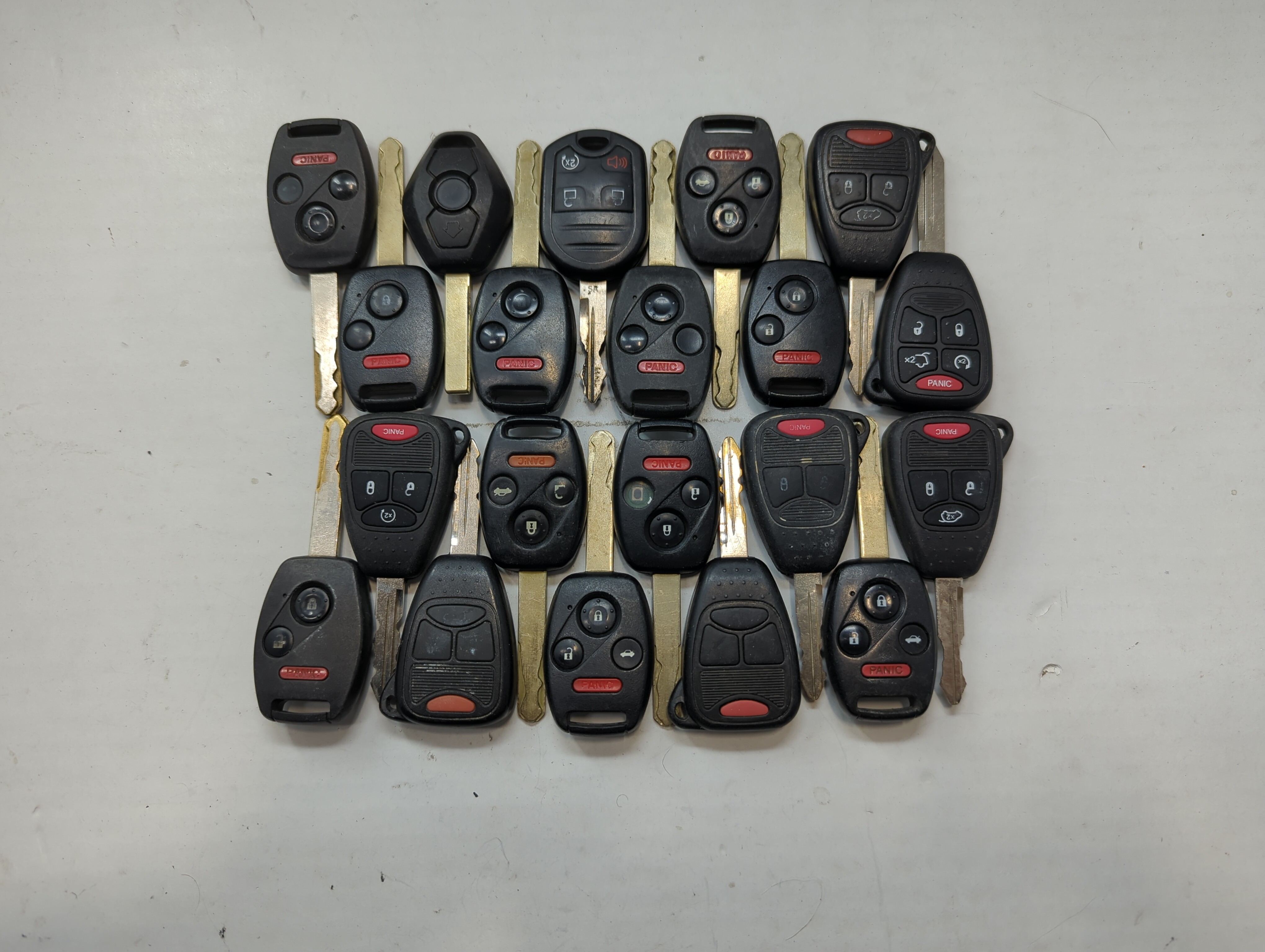 Lot of 25 Aftermarket Keyless Entry Remote Fob MIXED FCC IDS MIXED PART 774875 - Oemusedautoparts1.com