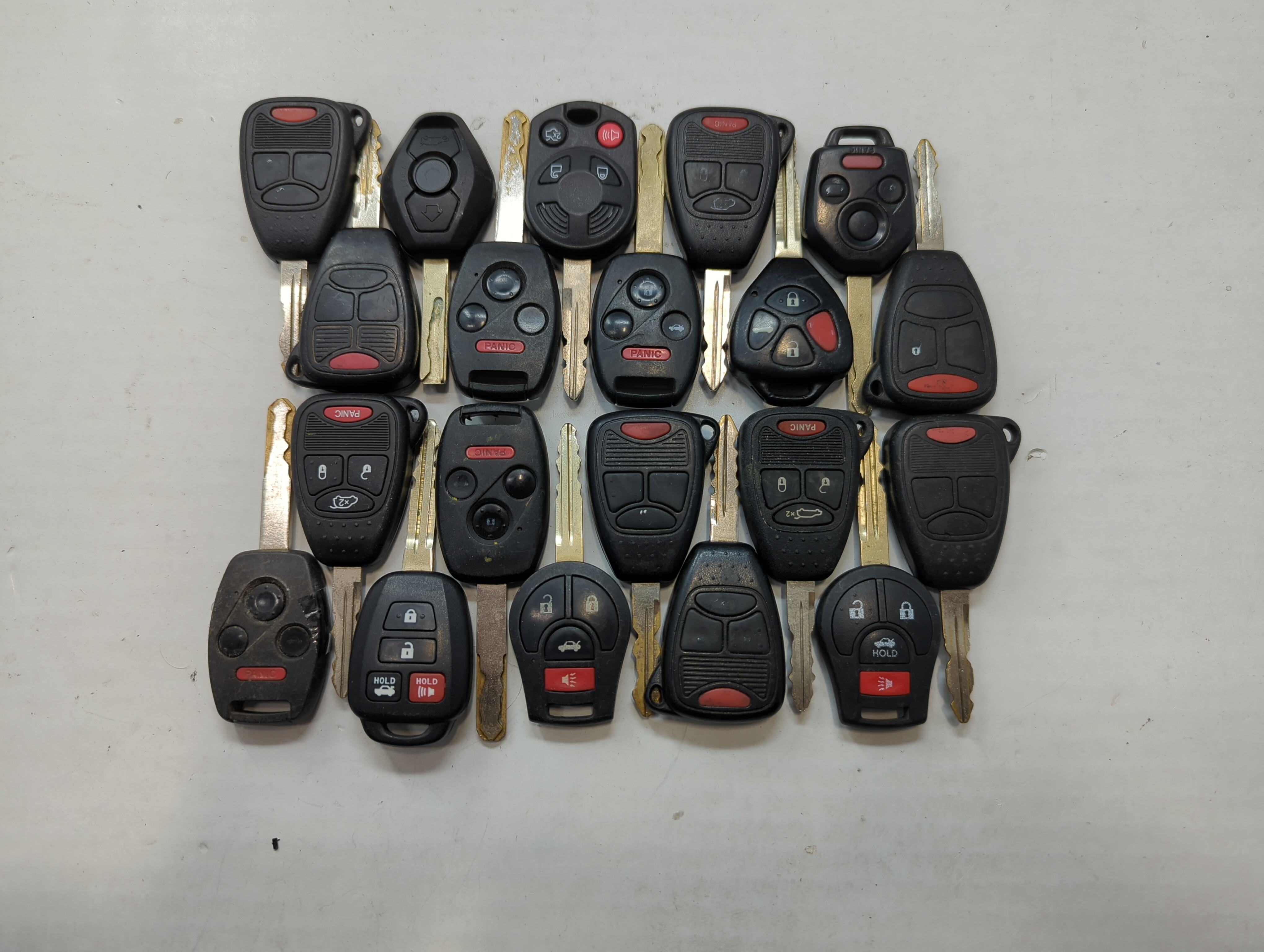 Lot of 25 Aftermarket Keyless Entry Remote Fob MIXED FCC IDS MIXED PART 774900 - Oemusedautoparts1.com