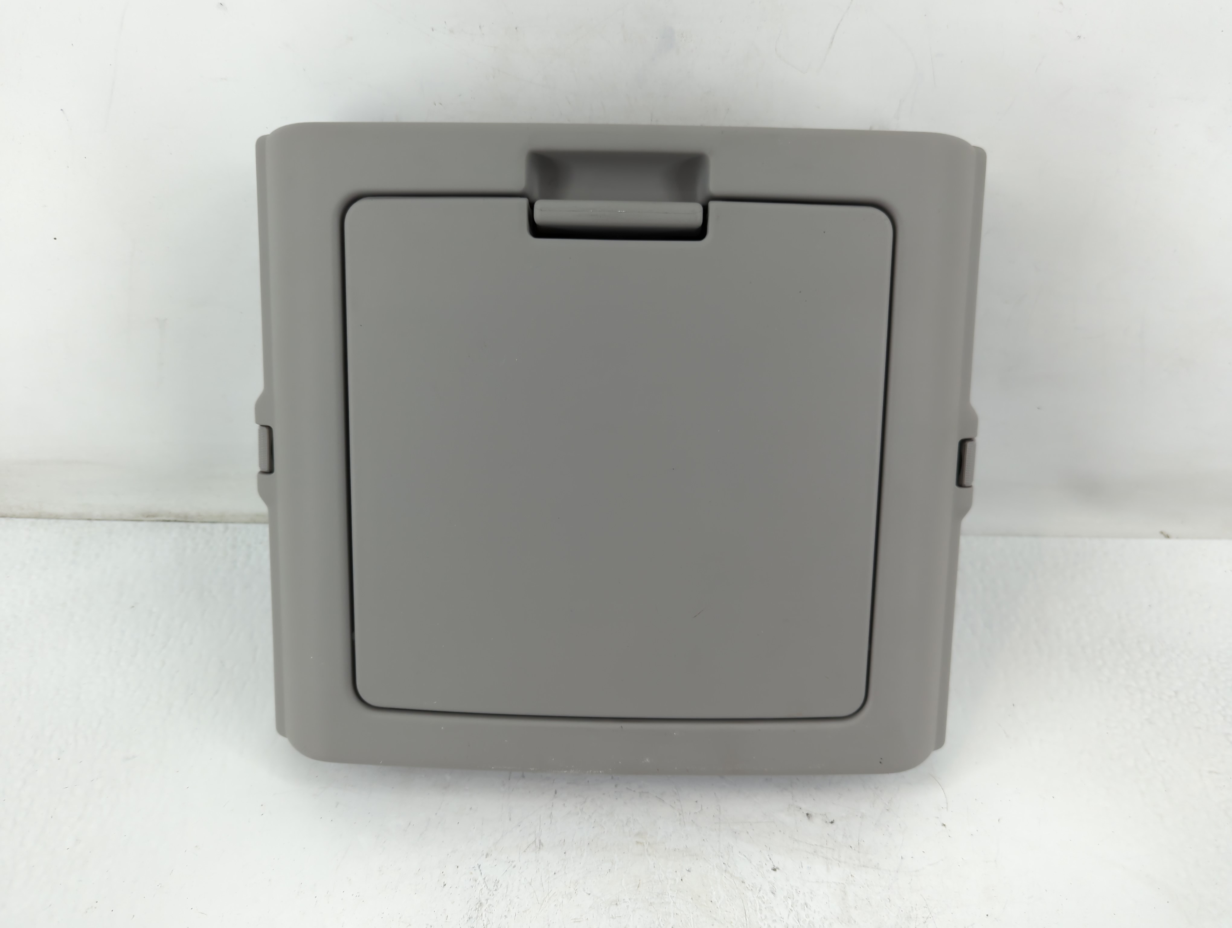 2005 Chevrolet Uplander Overhead Roof Console 774908 - Oemusedautoparts1.com