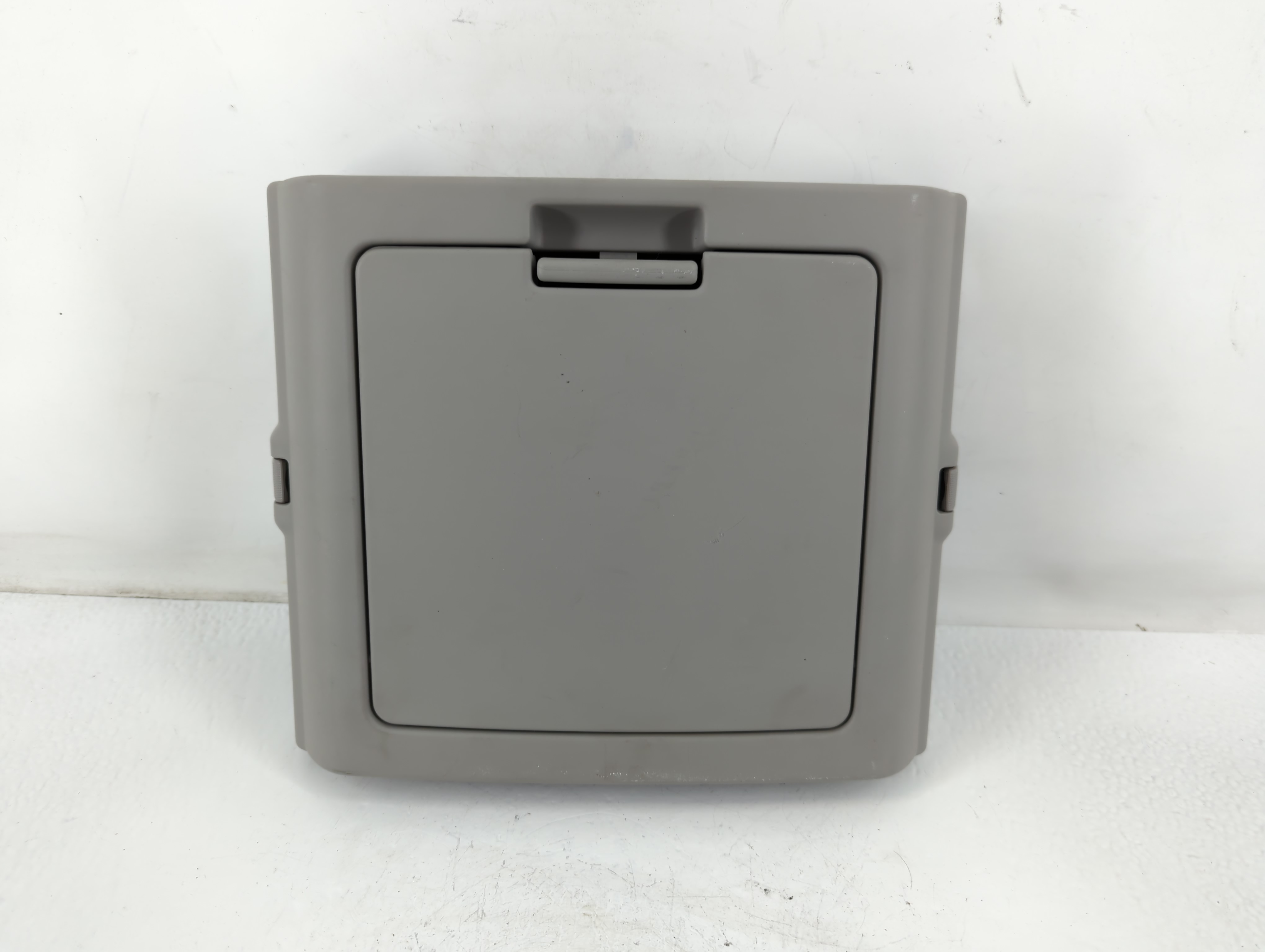 2005 Chevrolet Uplander Overhead Roof Console 774909 - Oemusedautoparts1.com