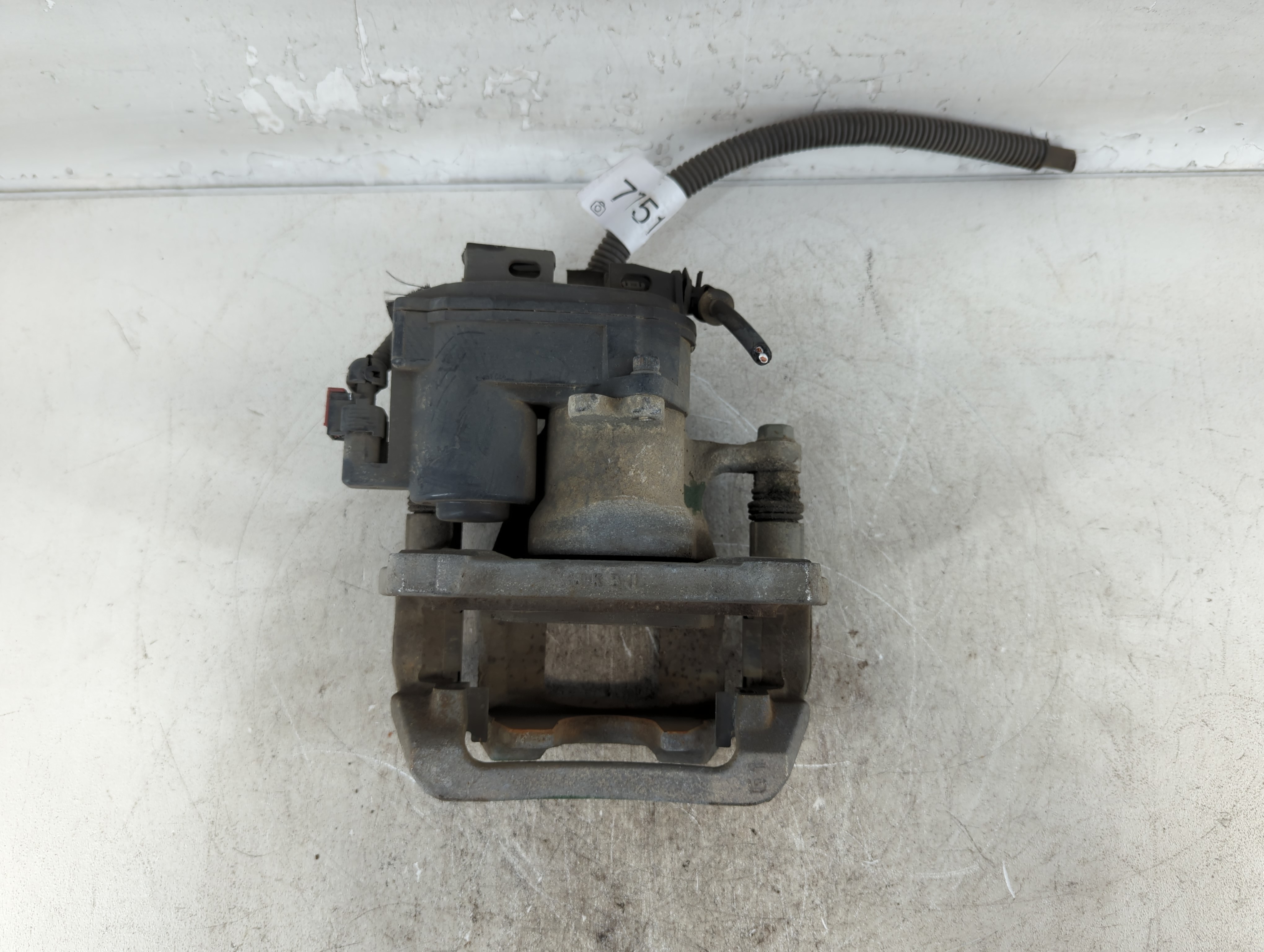 2018-2020 Buick Enclave Front Driver Left Brake Caliper 775101 - Oemusedautoparts1.com