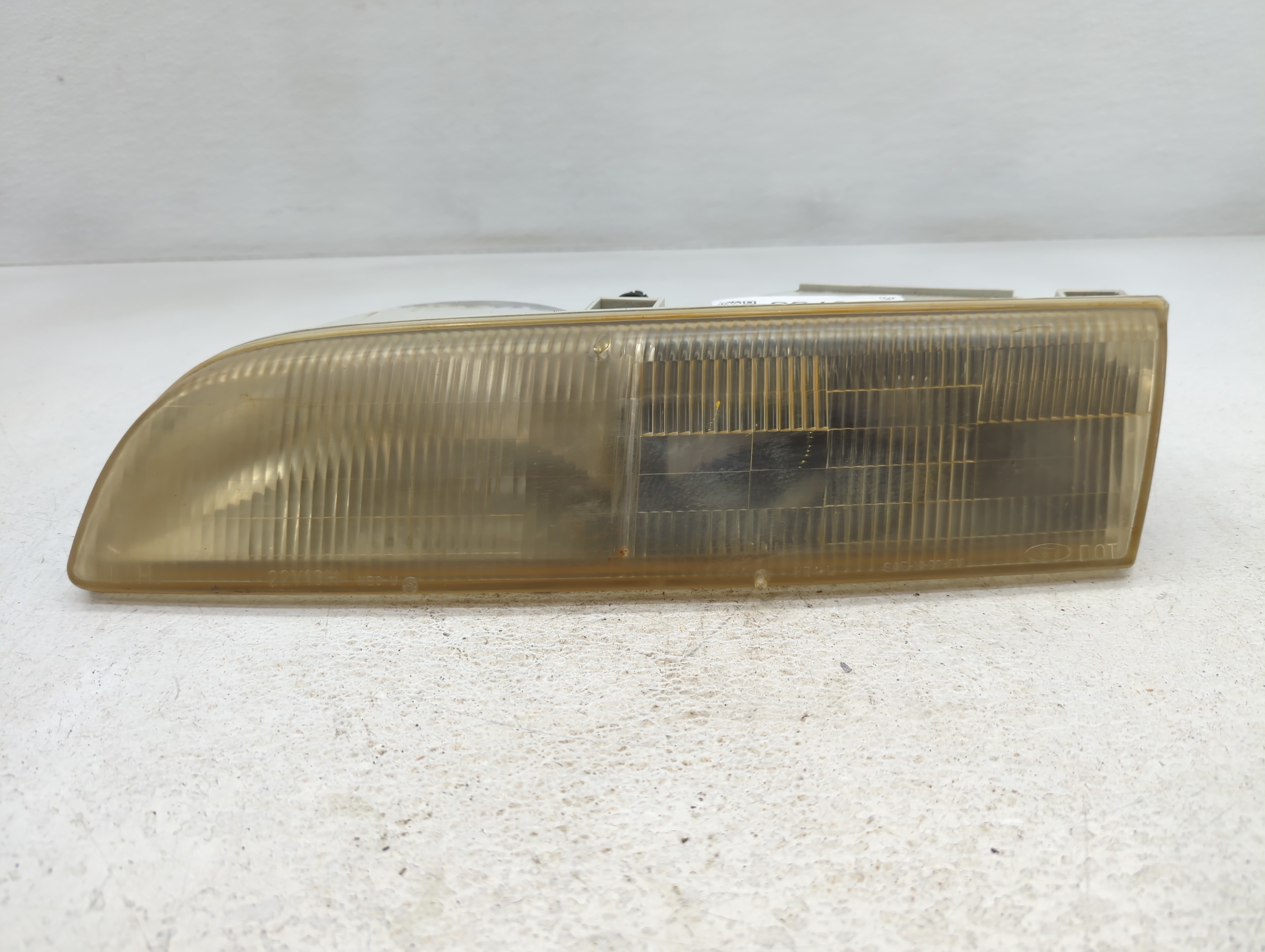 Picture of 1992-1997 Ford Crown Victoria Driver Left Oem Head Light Headlight Lamp 775733