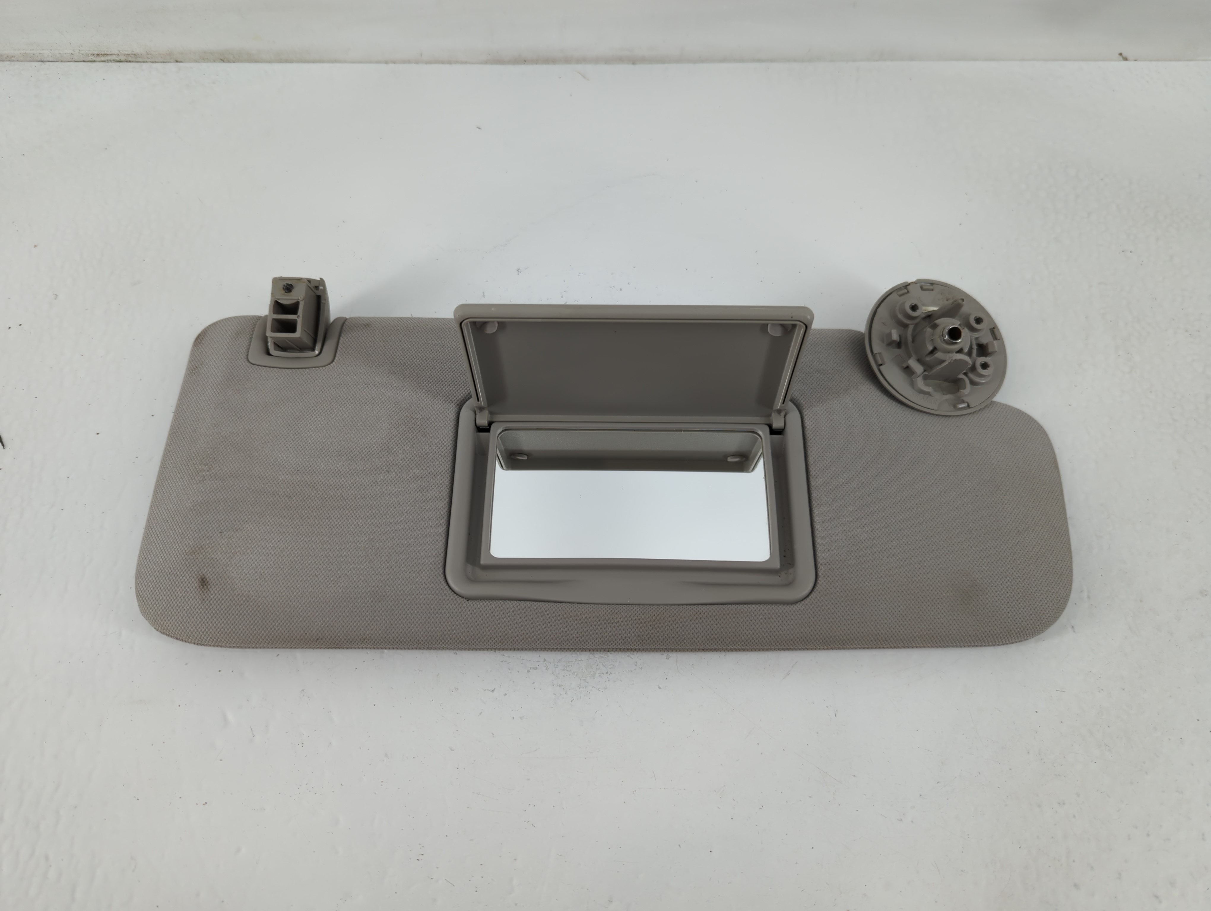 2004-2012 Chevrolet Malibu Driver Sun Visor Mirror Left Sunvisor Grey 775750 - Oemusedautoparts1.com