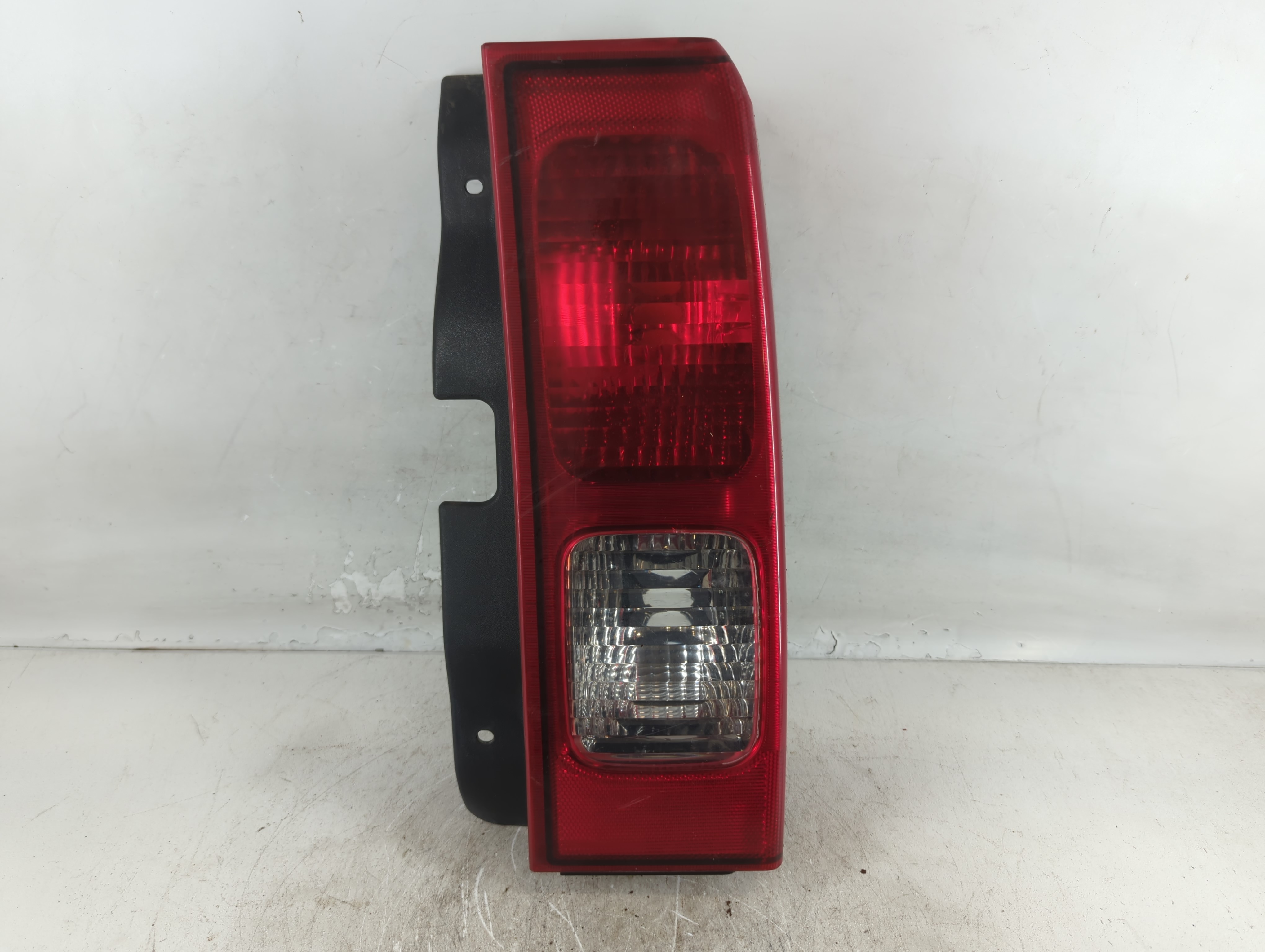 2006 Hummer H3 Passenger Right Side Tail Light Taillight Oem Red 775757 - Oemusedautoparts1.com
