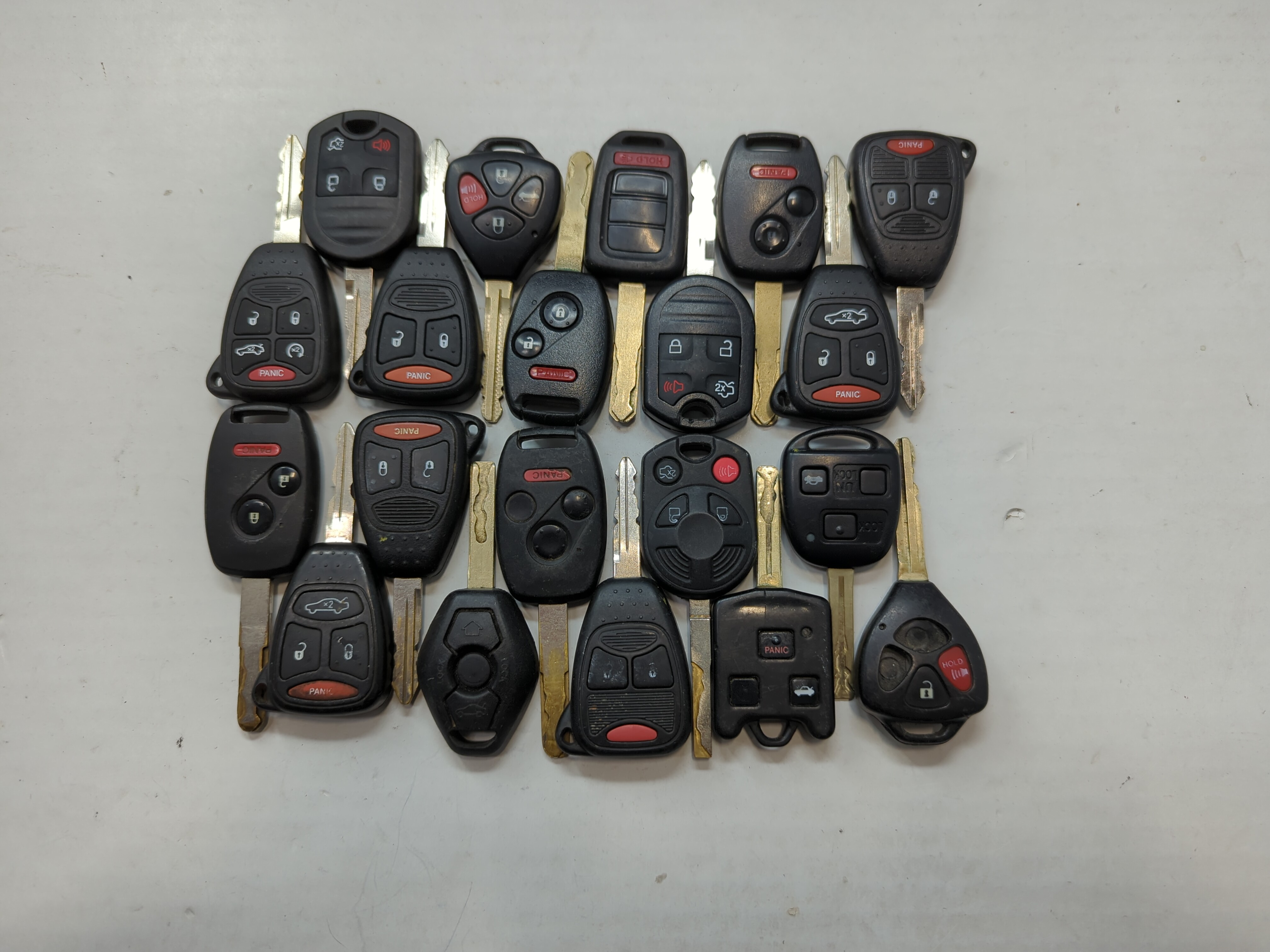 Lot of 25 Aftermarket Keyless Entry Remote Fob MIXED FCC IDS MIXED PART 775794 - Oemusedautoparts1.com