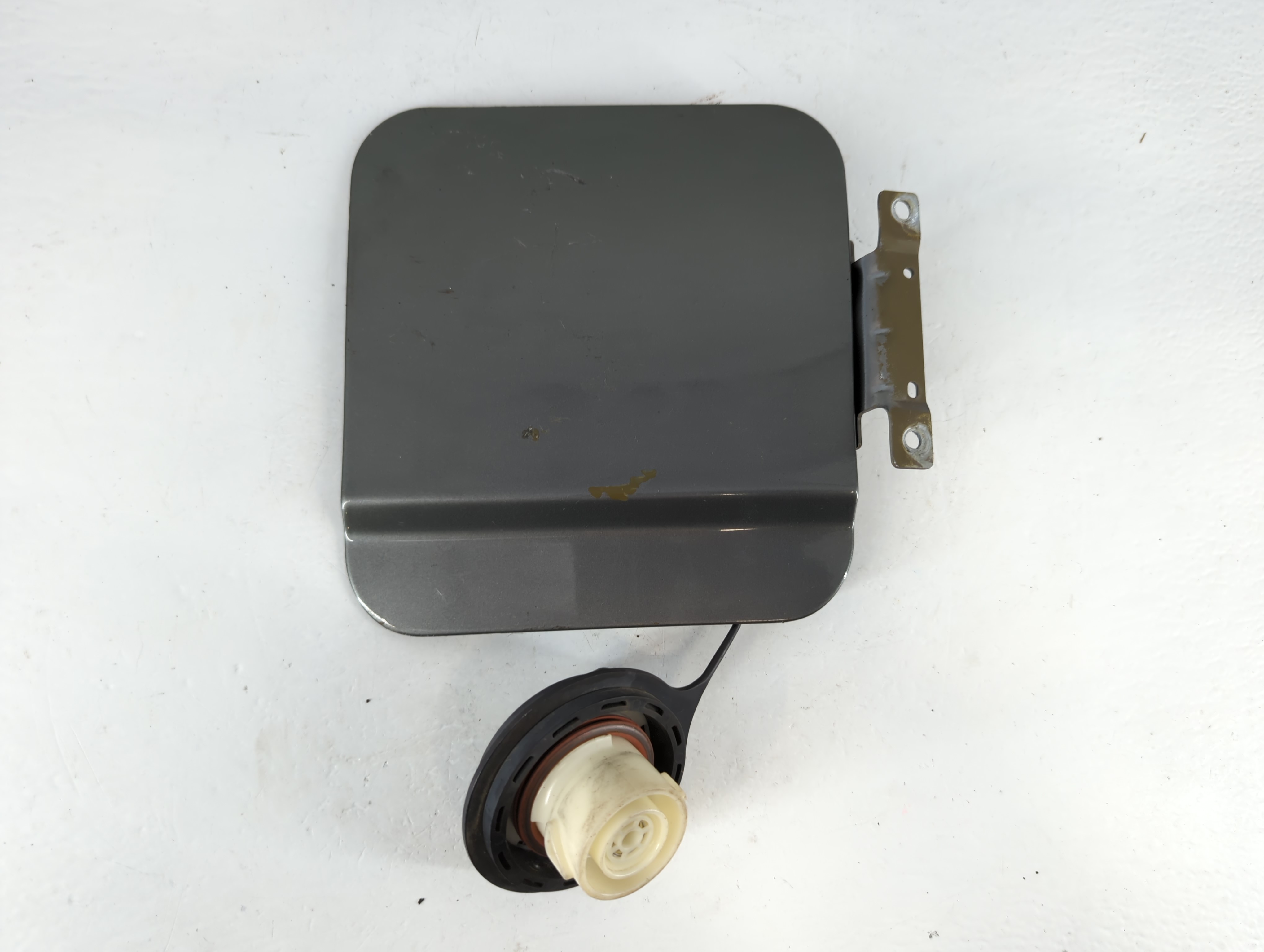 2007 Cadillac Dts Fuel Tank Door Lid Gas Tank Grey 775802 - Oemusedautoparts1.com