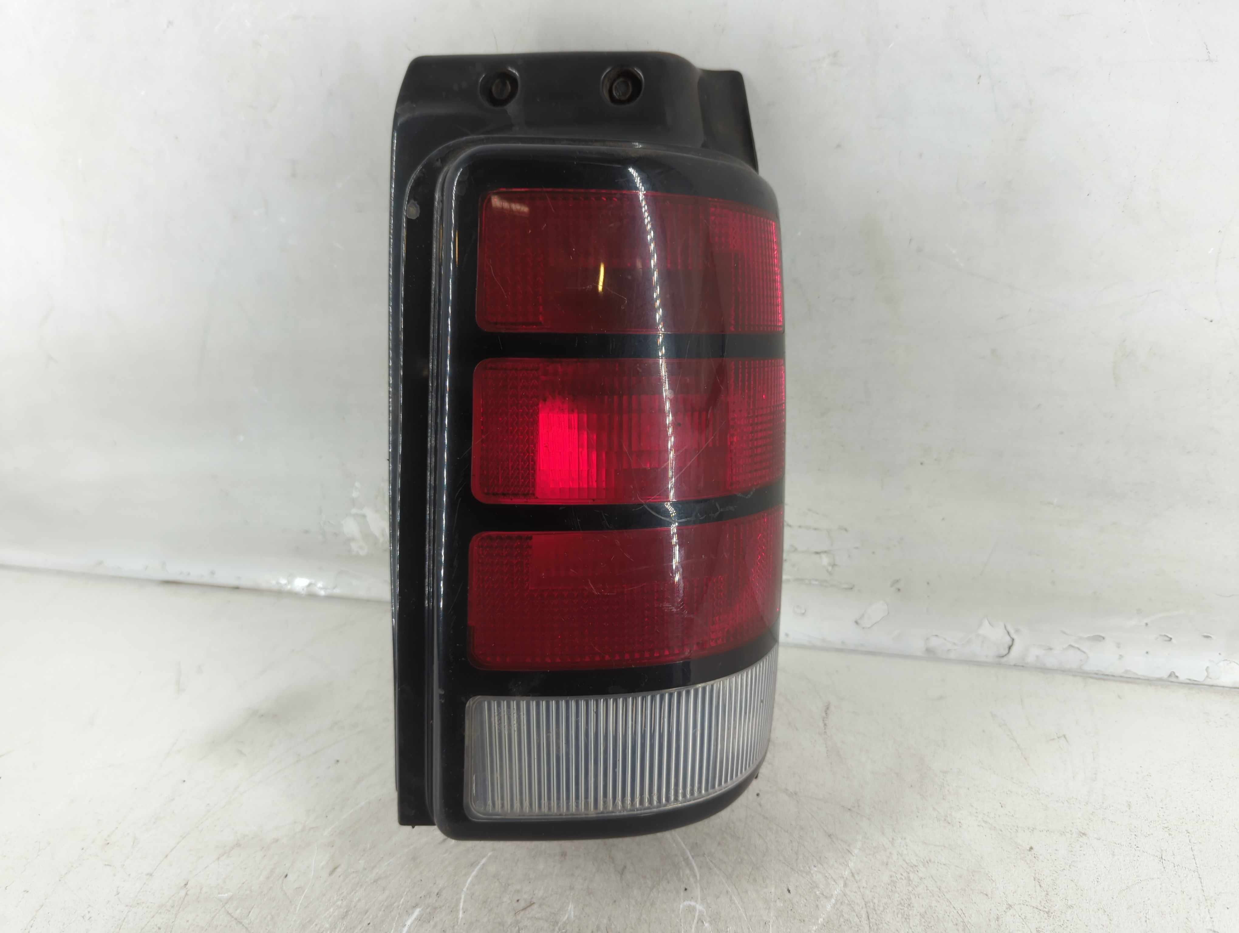 1992 Dodge Grand Caravan Passenger Right Side Tail Light Taillight Oem 775804 - Oemusedautoparts1.com