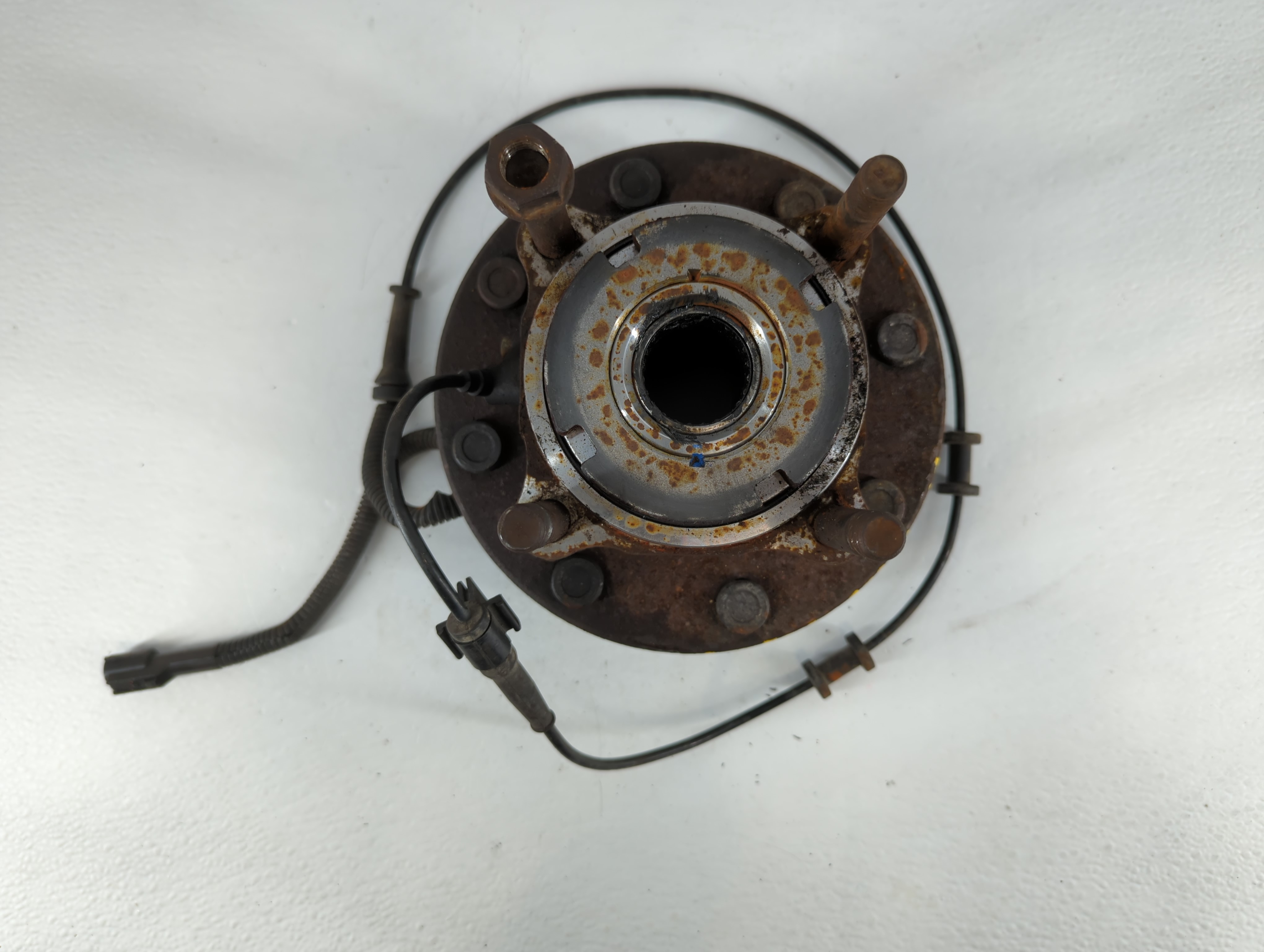 1999-2002 Ford F-350 Super Duty Driver Front Wheel Hub Oem 775814 - Oemusedautoparts1.com