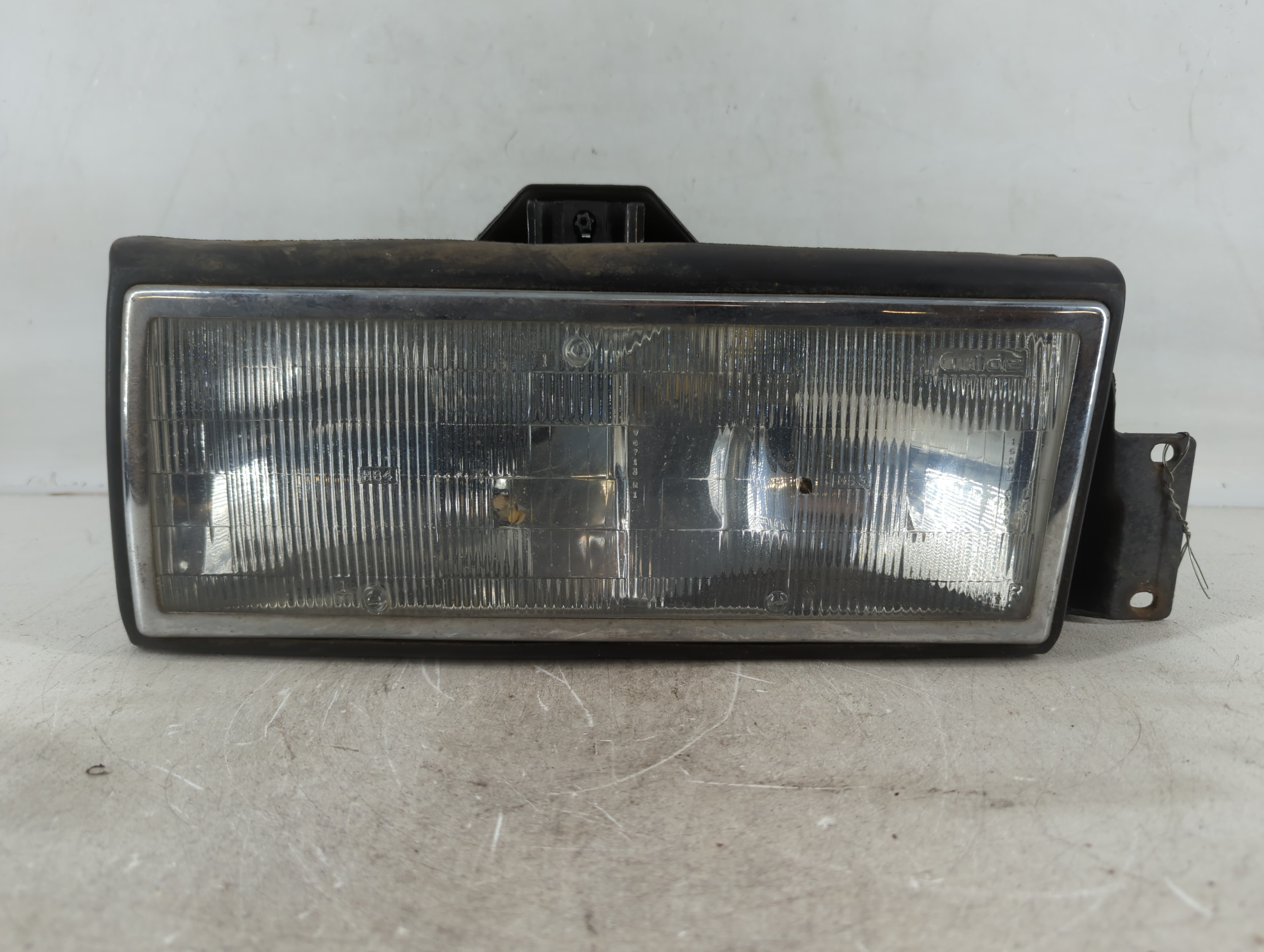 1990 Cadillac Deville Passenger Right Oem Head Light Headlight Lamp 775820 - Oemusedautoparts1.com