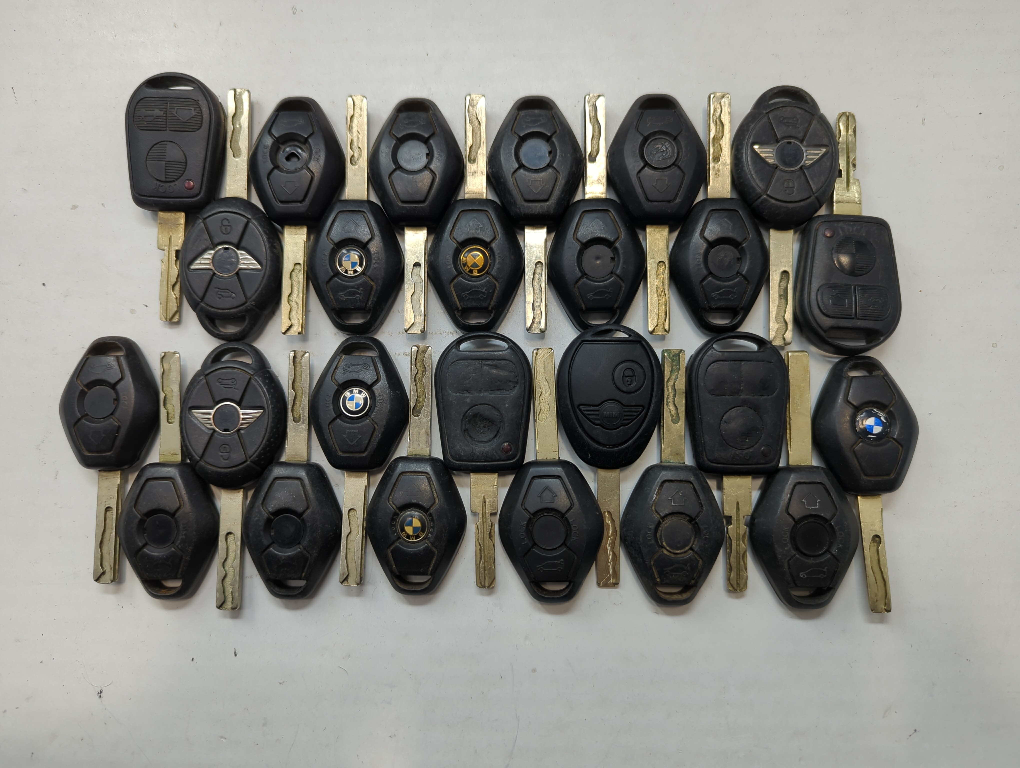 Lot of 25 Bmw Keyless Entry Remote Fob LX8-FZV | LX8 FZV | LX8FZV MIXED 775869 - Oemusedautoparts1.com