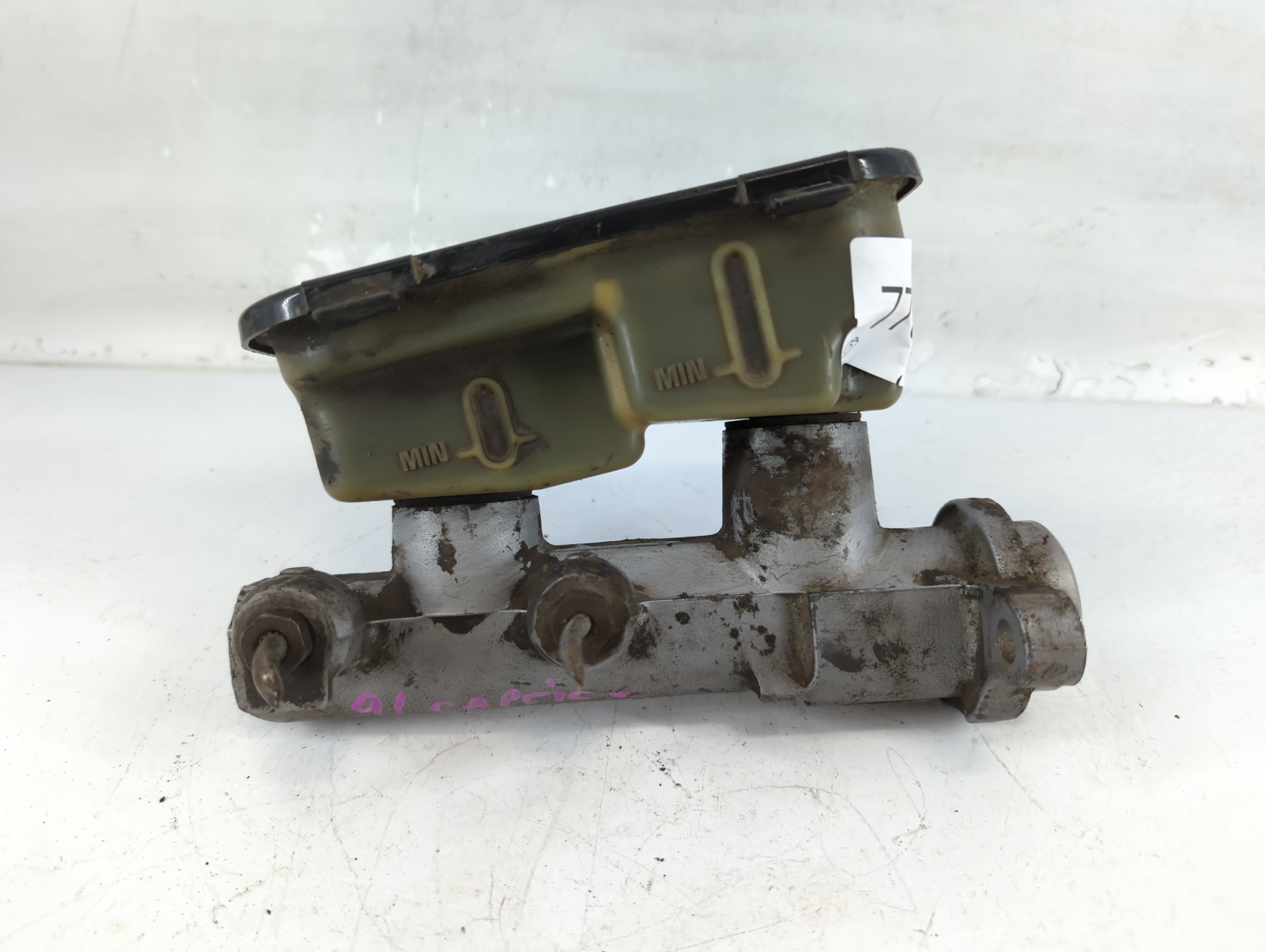 Picture of 1994-1996 Dodge Ram 1500 Brake Master Cylinder 775879