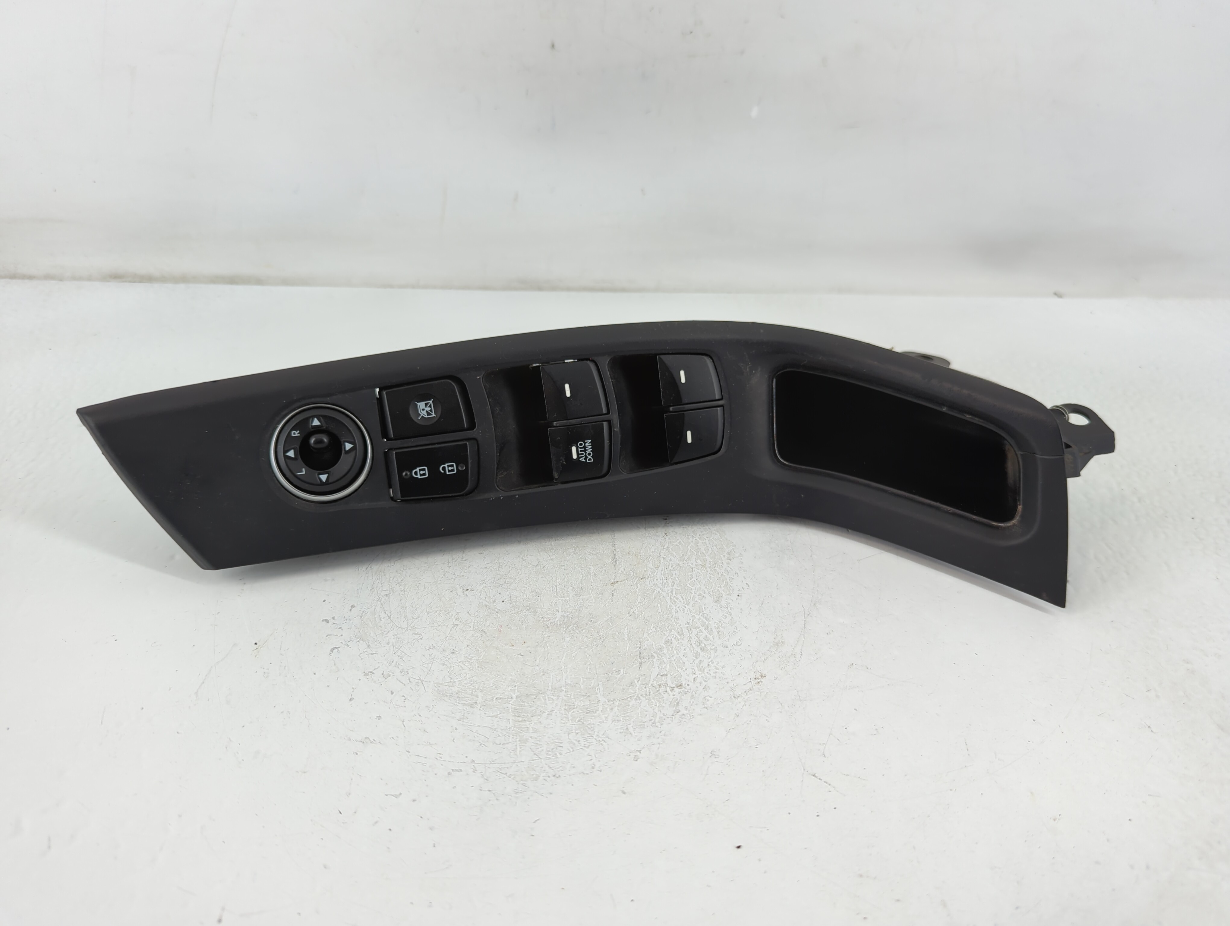 2014-2016 Hyundai Elantra Driver Left Door Master Power Window Switch 775890 - Oemusedautoparts1.com