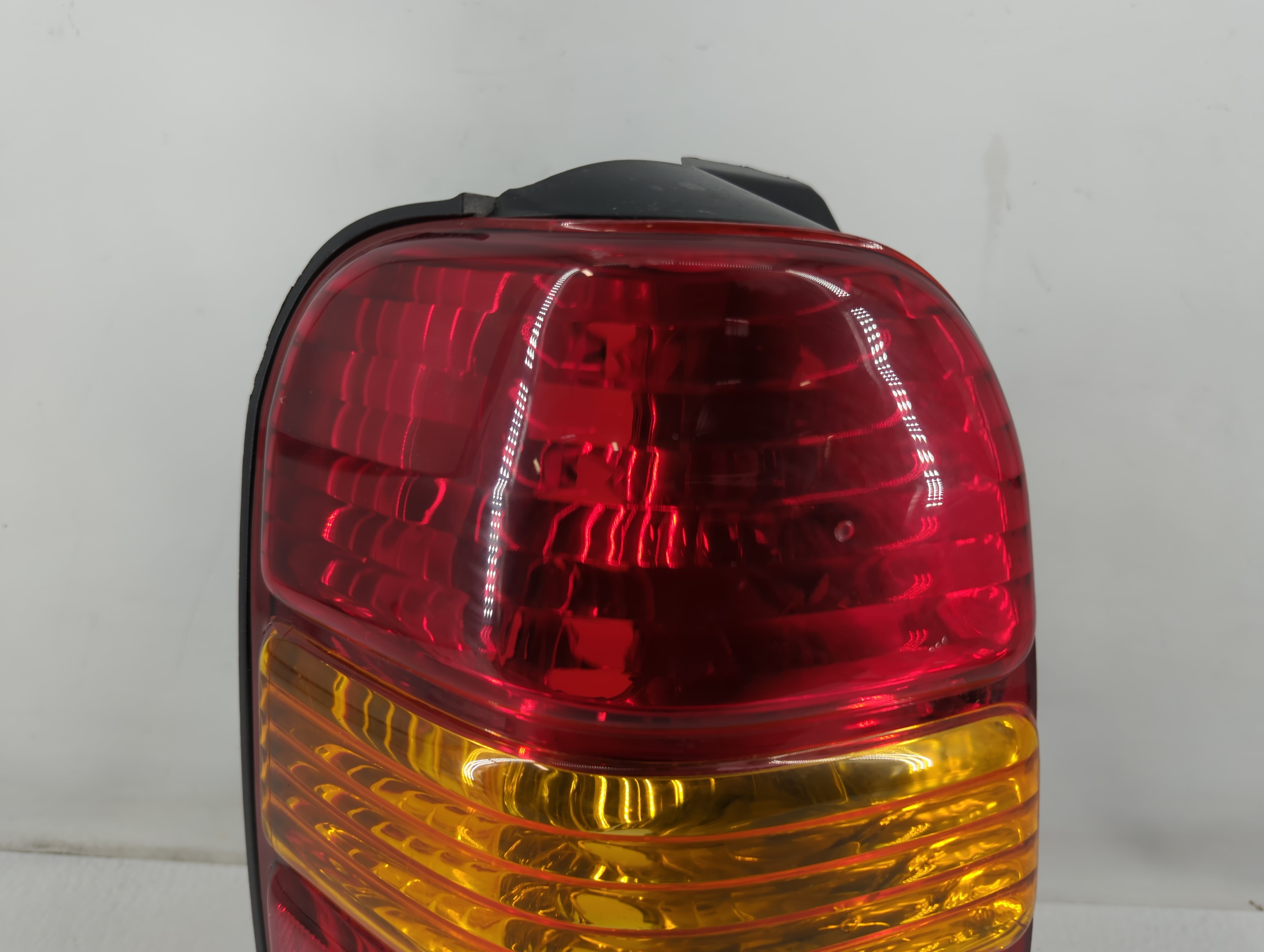 2001-2007 Ford Escape Rear Center Lid Brake Light Tail Light Orange 775927 - Oemusedautoparts1.com