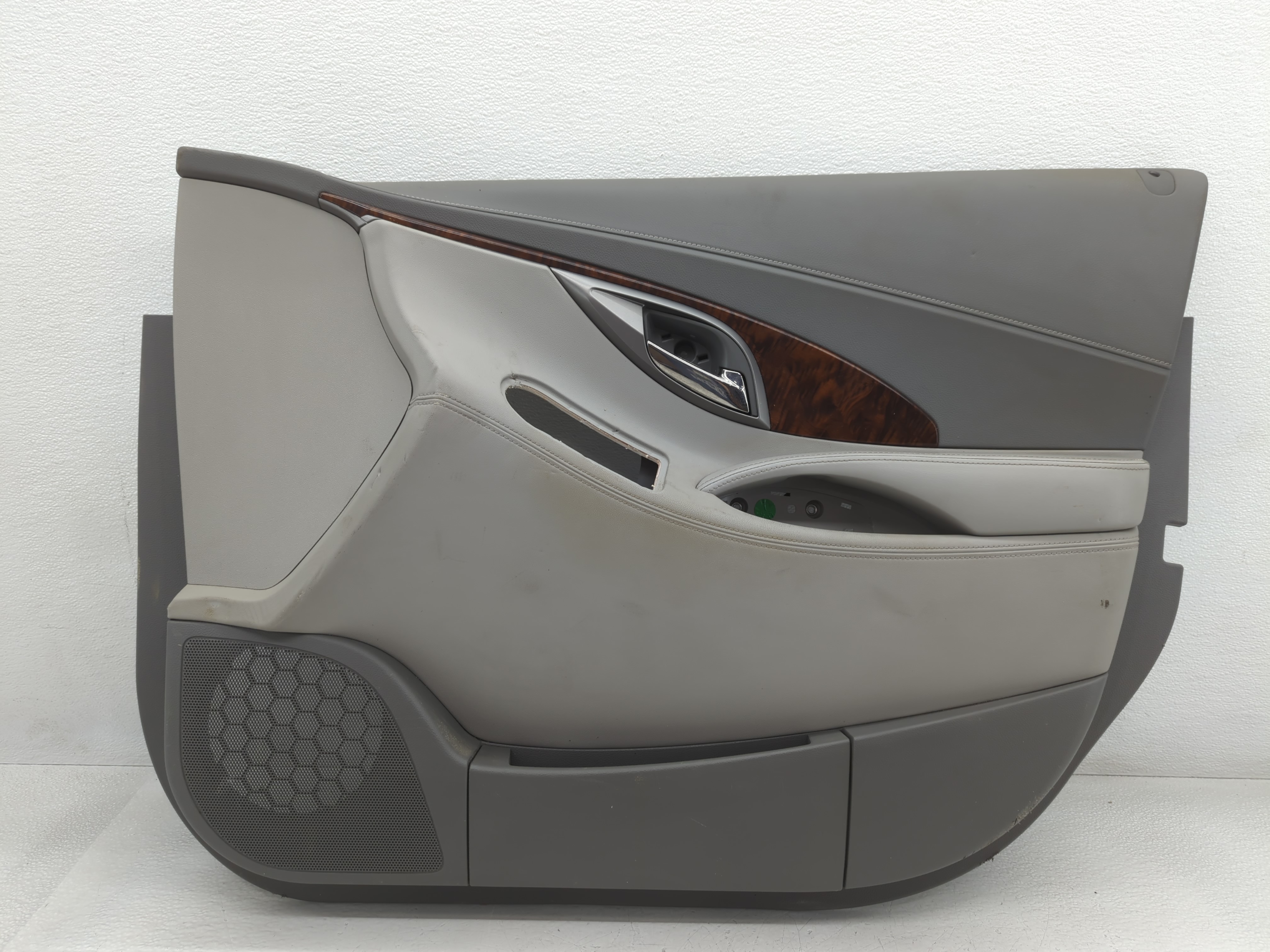 2010 Buick Lacross Front Right Passenger Interior Door Panel Trim 776070 - Oemusedautoparts1.com