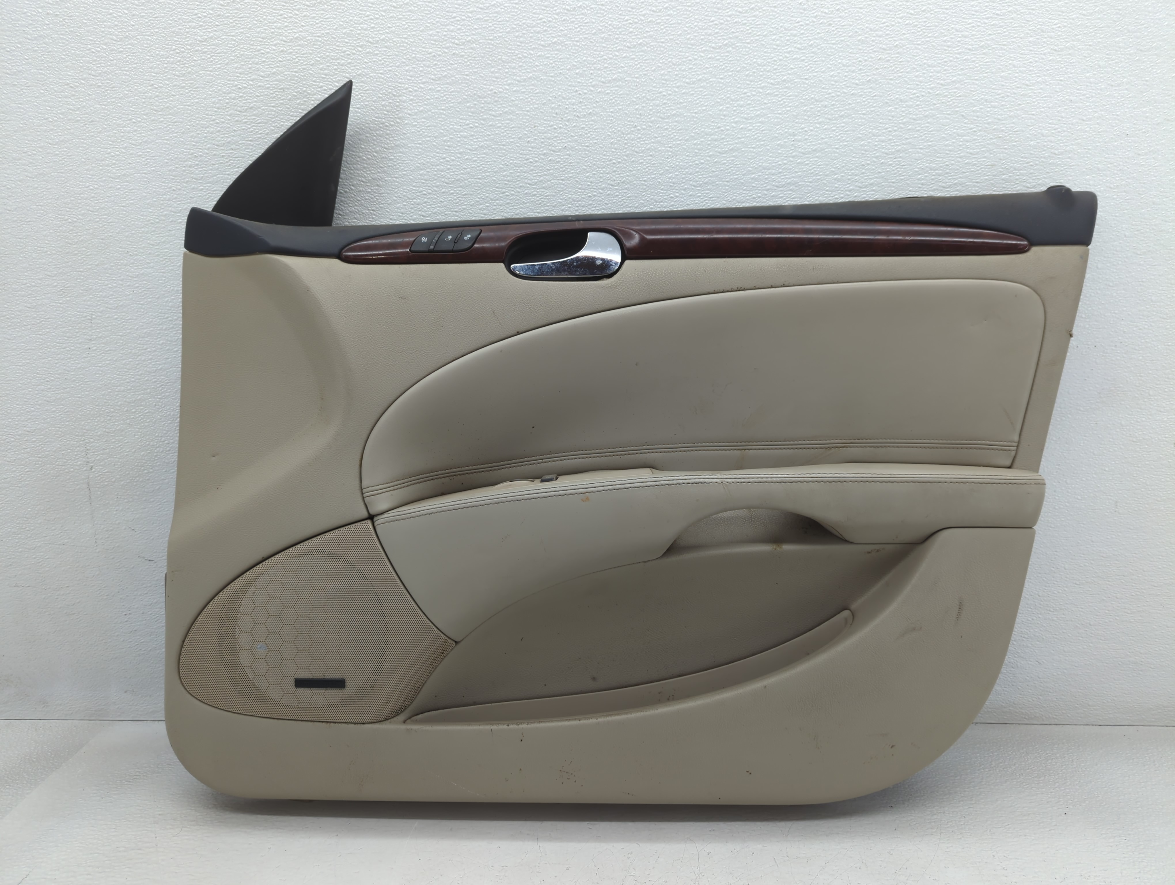 2007 Buick Lucerne Front Right Passenger Interior Door Panel Trim 776106 - Oemusedautoparts1.com