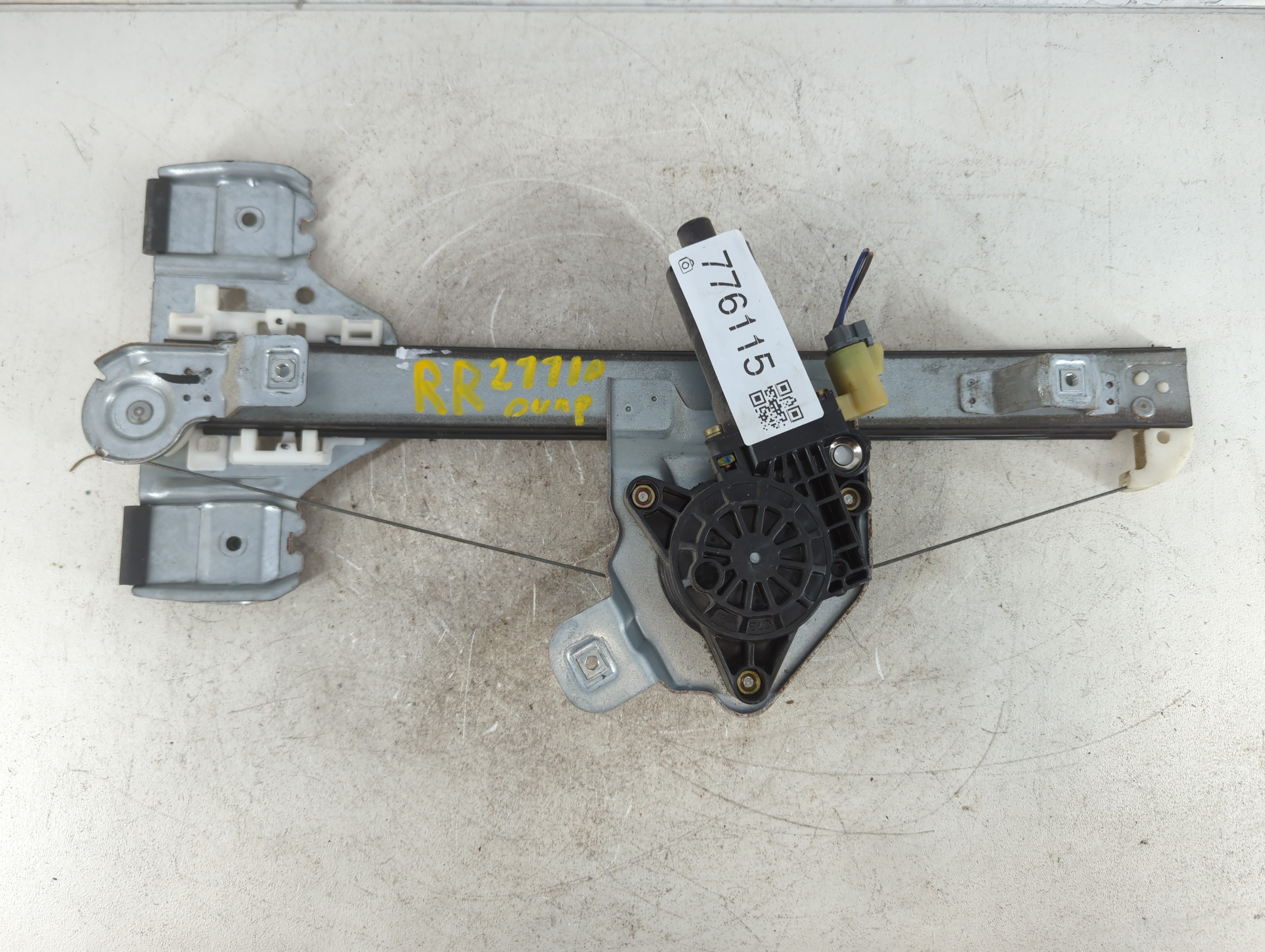 Picture of 2010 Hummer H3 Driver Left Front Window Regulator 776115