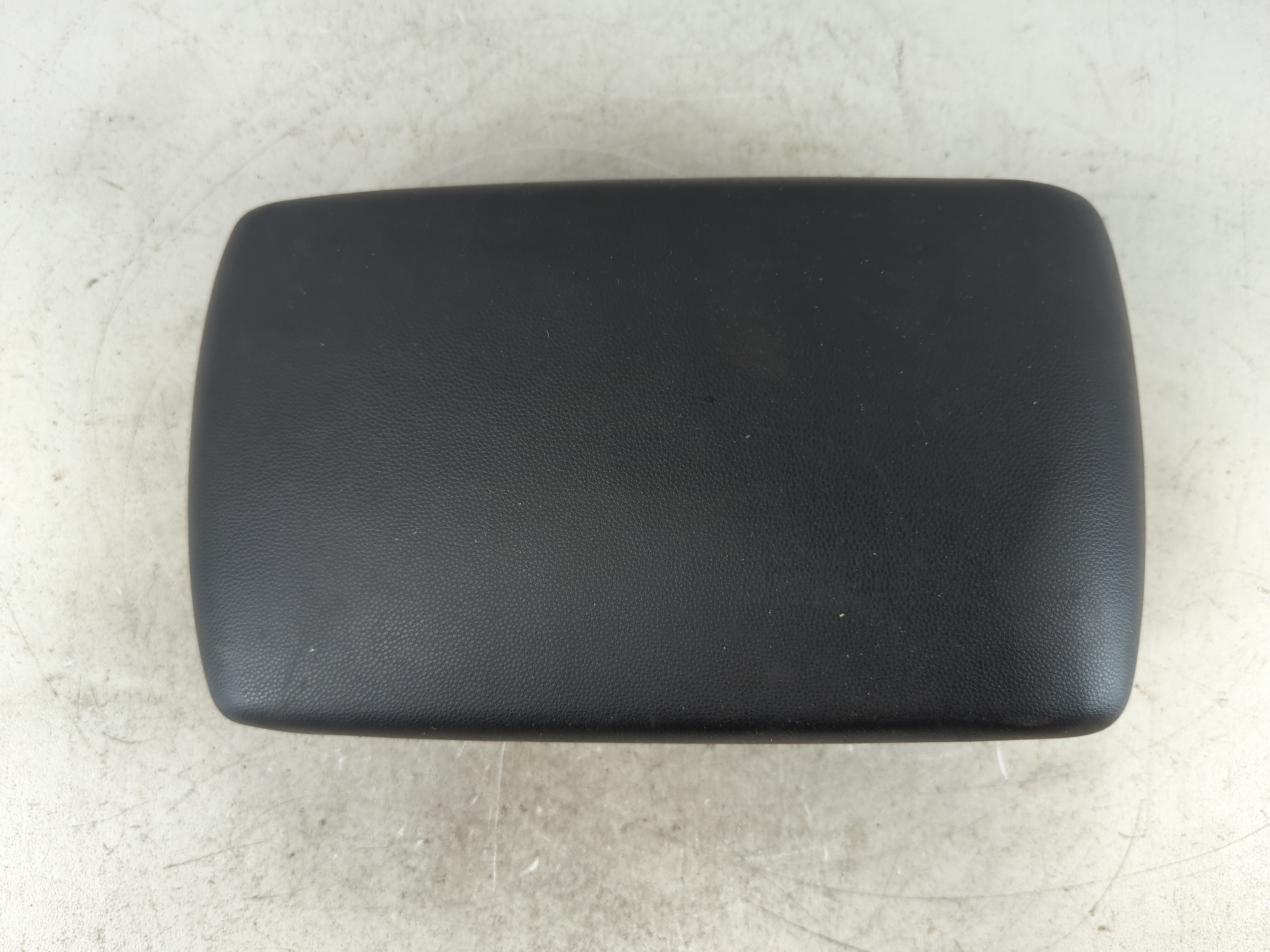 2007 Mazda 3 Center Console Armrest Cover Lid Black 776140 - Oemusedautoparts1.com