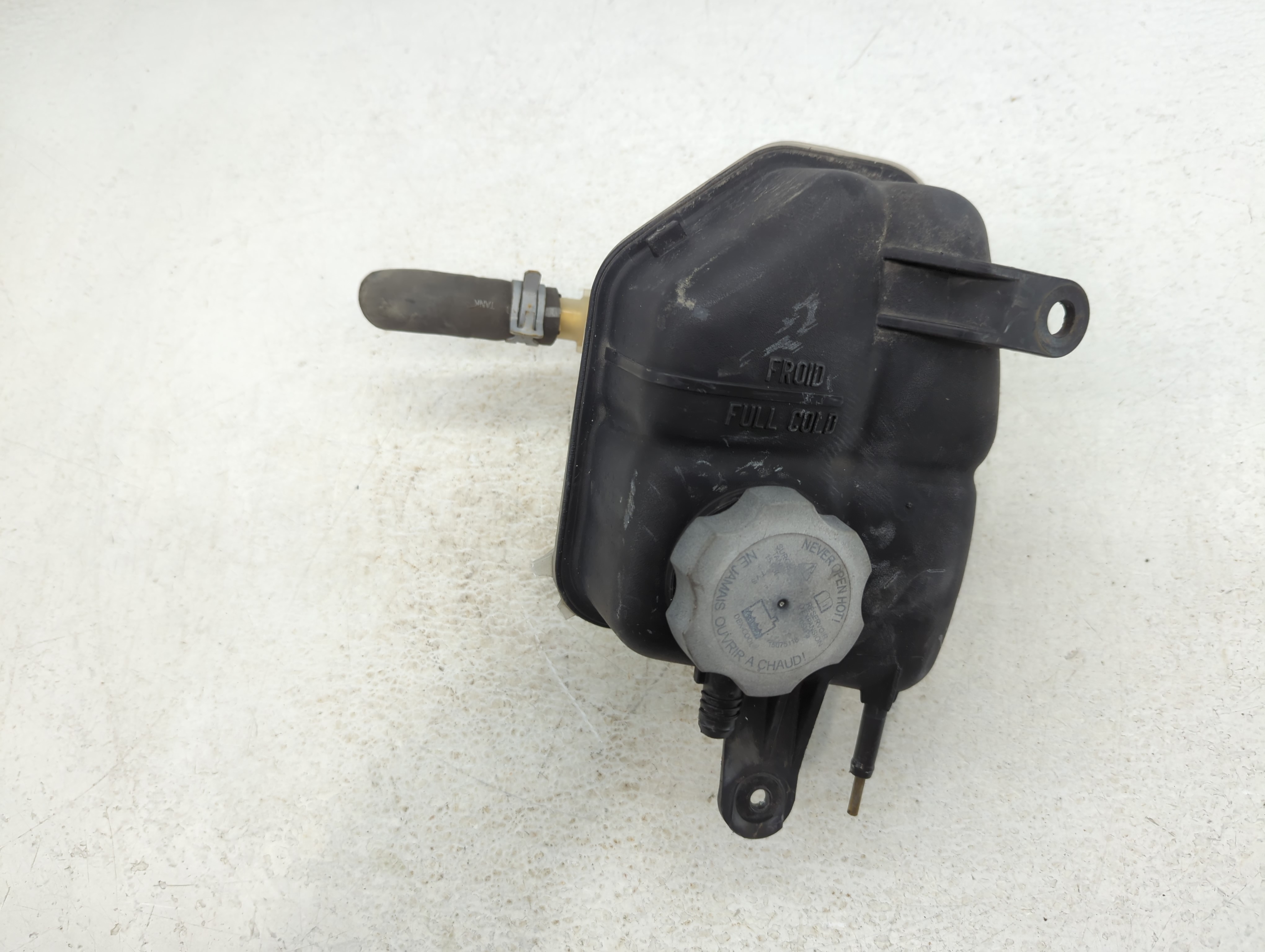 2008-2015 Cadillac Cts Radiator Coolant Overflow Expansion Tank Bottle 776216 - Oemusedautoparts1.com