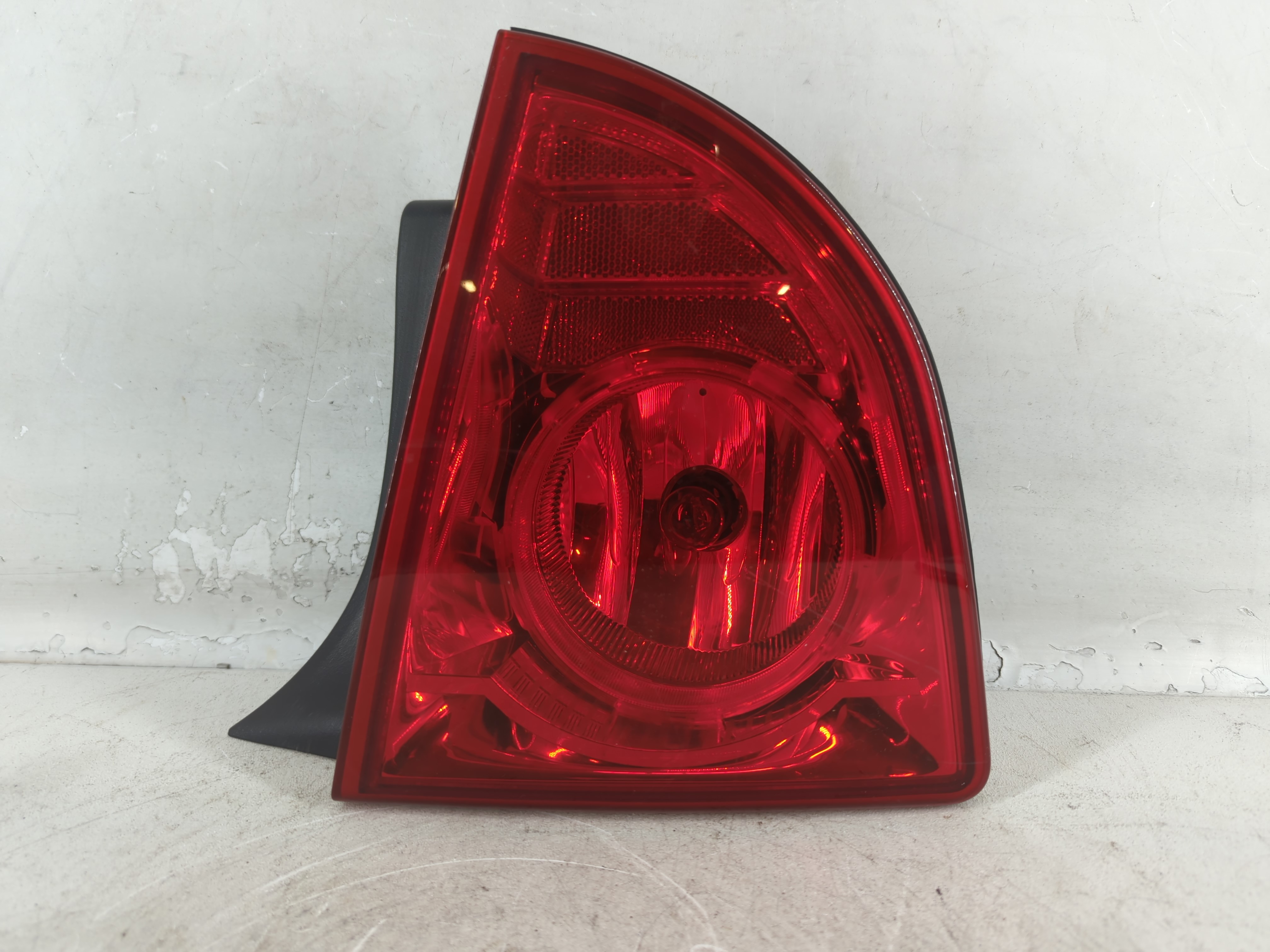 2008-2012 Chevrolet Malibu Rear Center Lid Brake Light Tail Light 776226 - Oemusedautoparts1.com