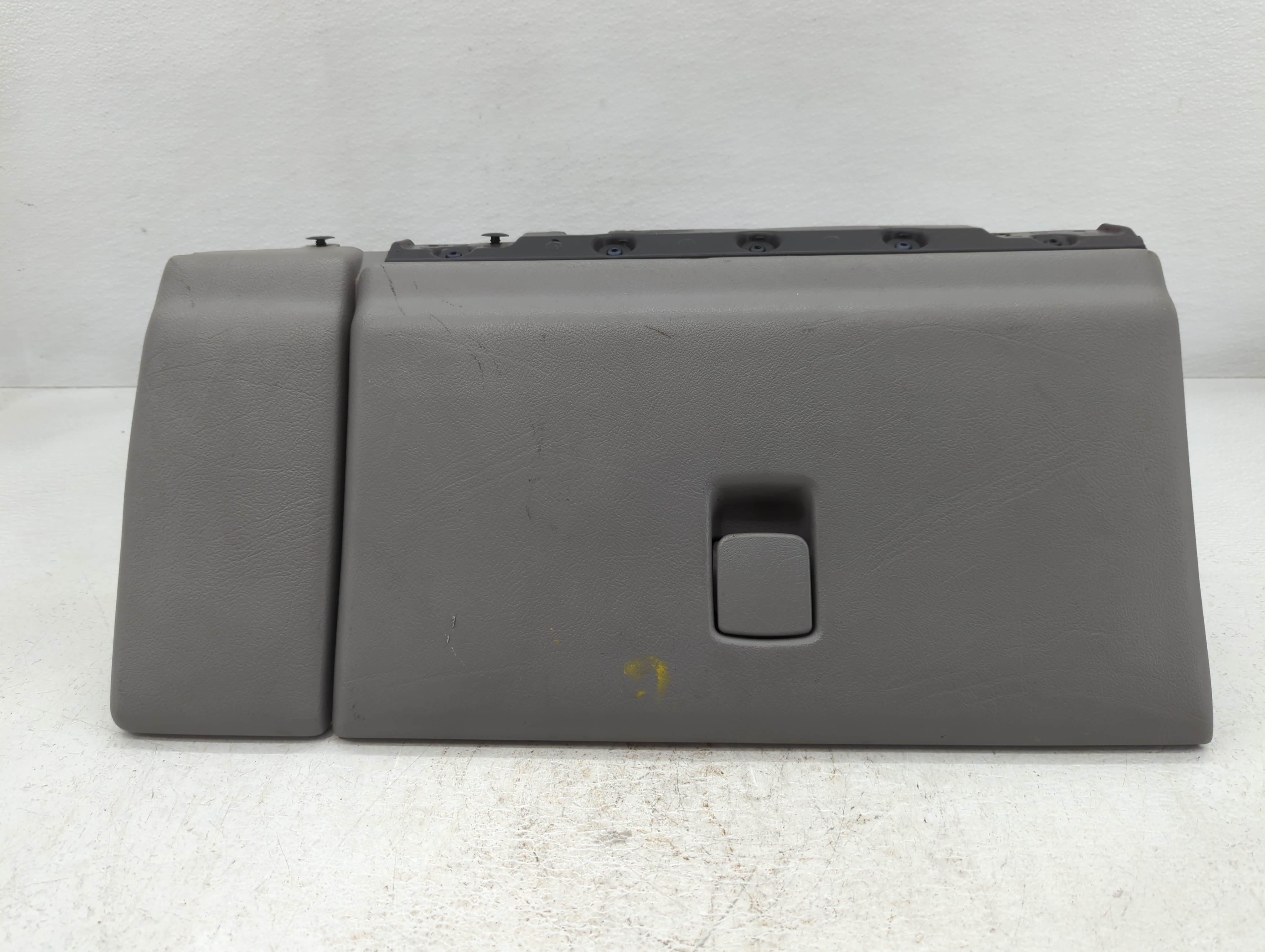 2005 Chevrolet Venture Passenger Glove Box Door Storage Compartment 776268 - Oemusedautoparts1.com