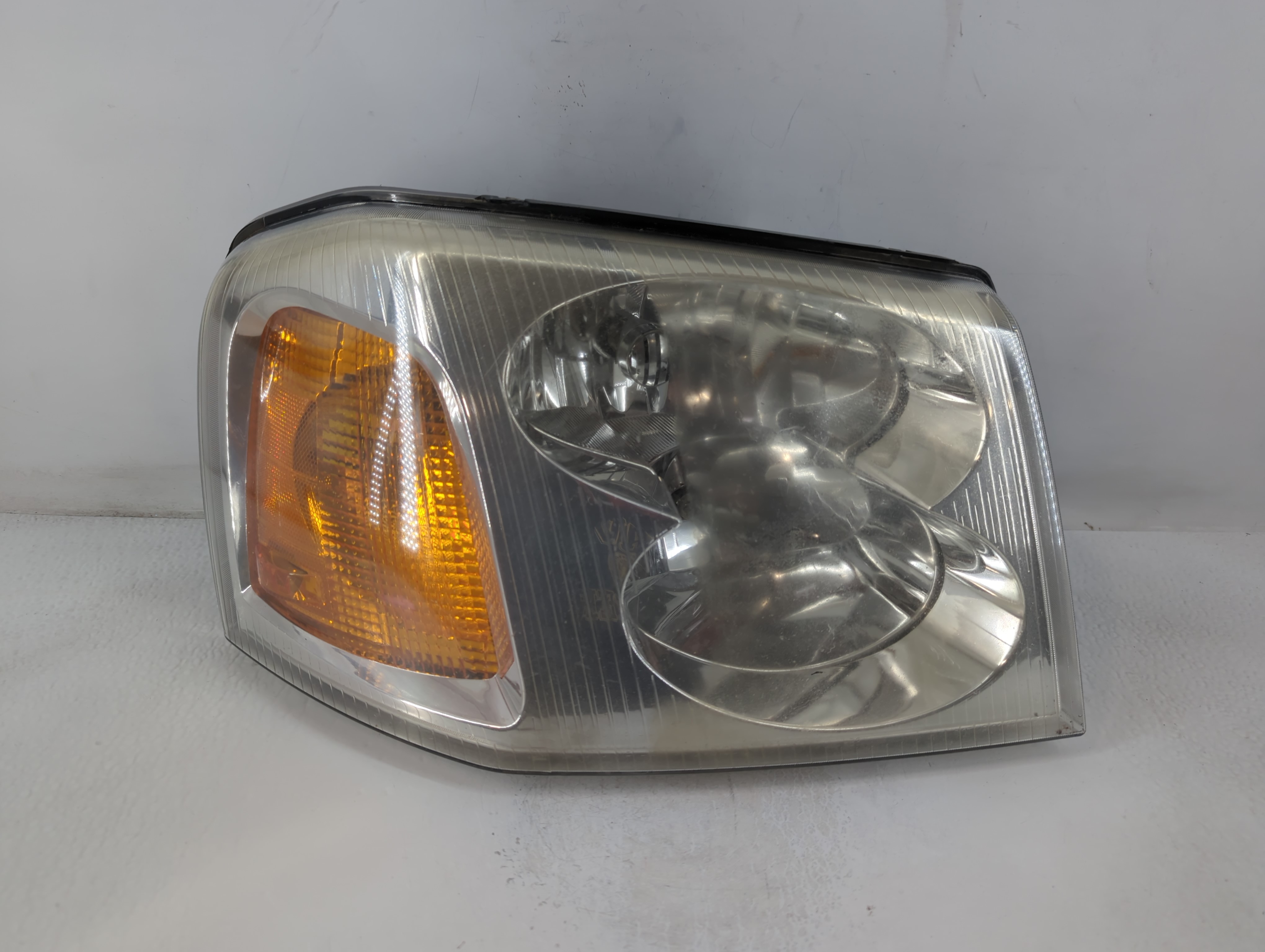 Picture of 2002-2009 Gmc Envoy Passenger Right Oem Head Light Headlight Lamp 776297