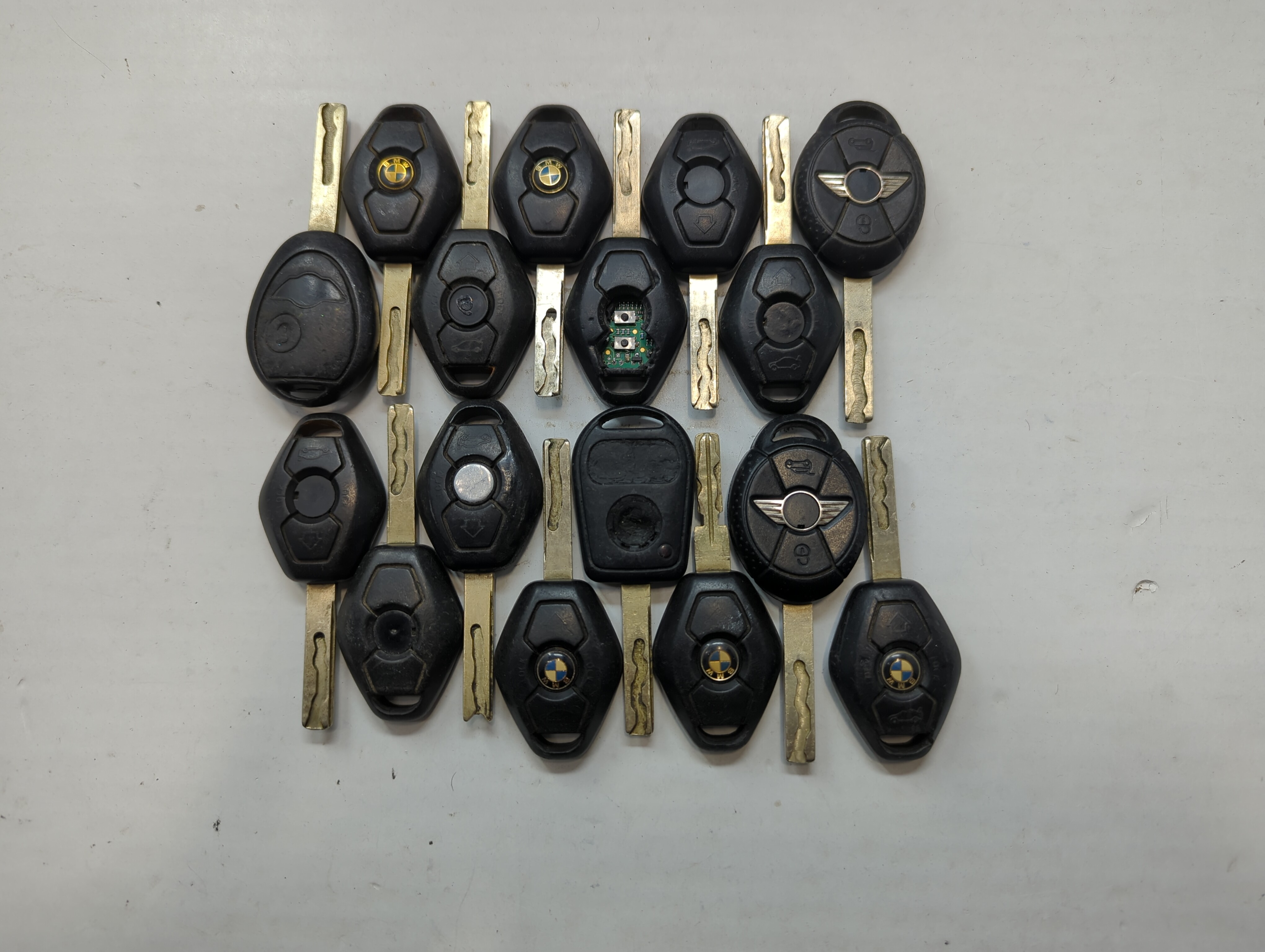 Lot of 16 Bmw Keyless Entry Remote Fob LX8-FZV | LX8 FZV | LX8FZV MIXED 776565 - Oemusedautoparts1.com