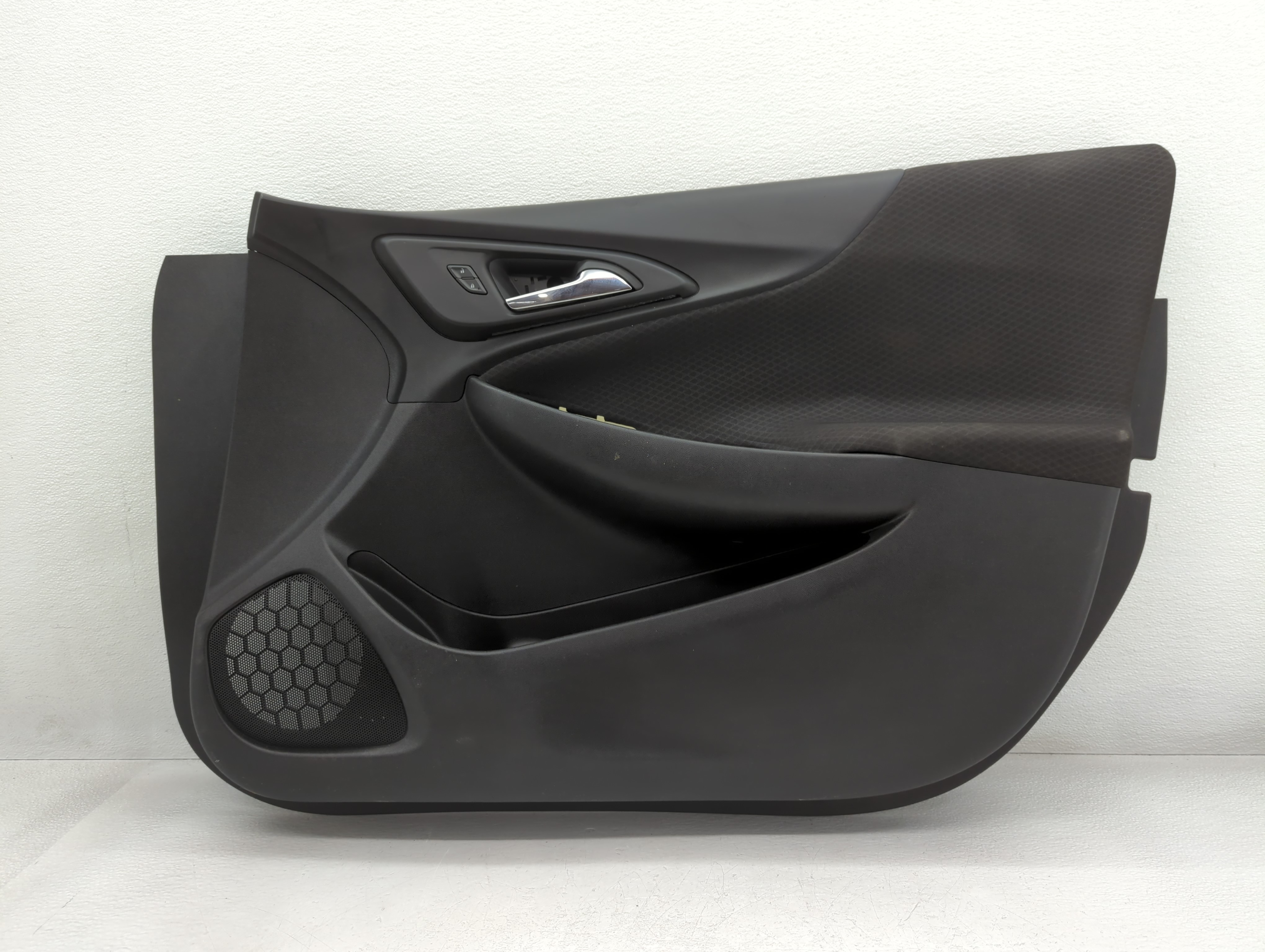 2018 Chevrolet Malibu Front Left Driver Interior Door Panel Trim 776568 - Oemusedautoparts1.com
