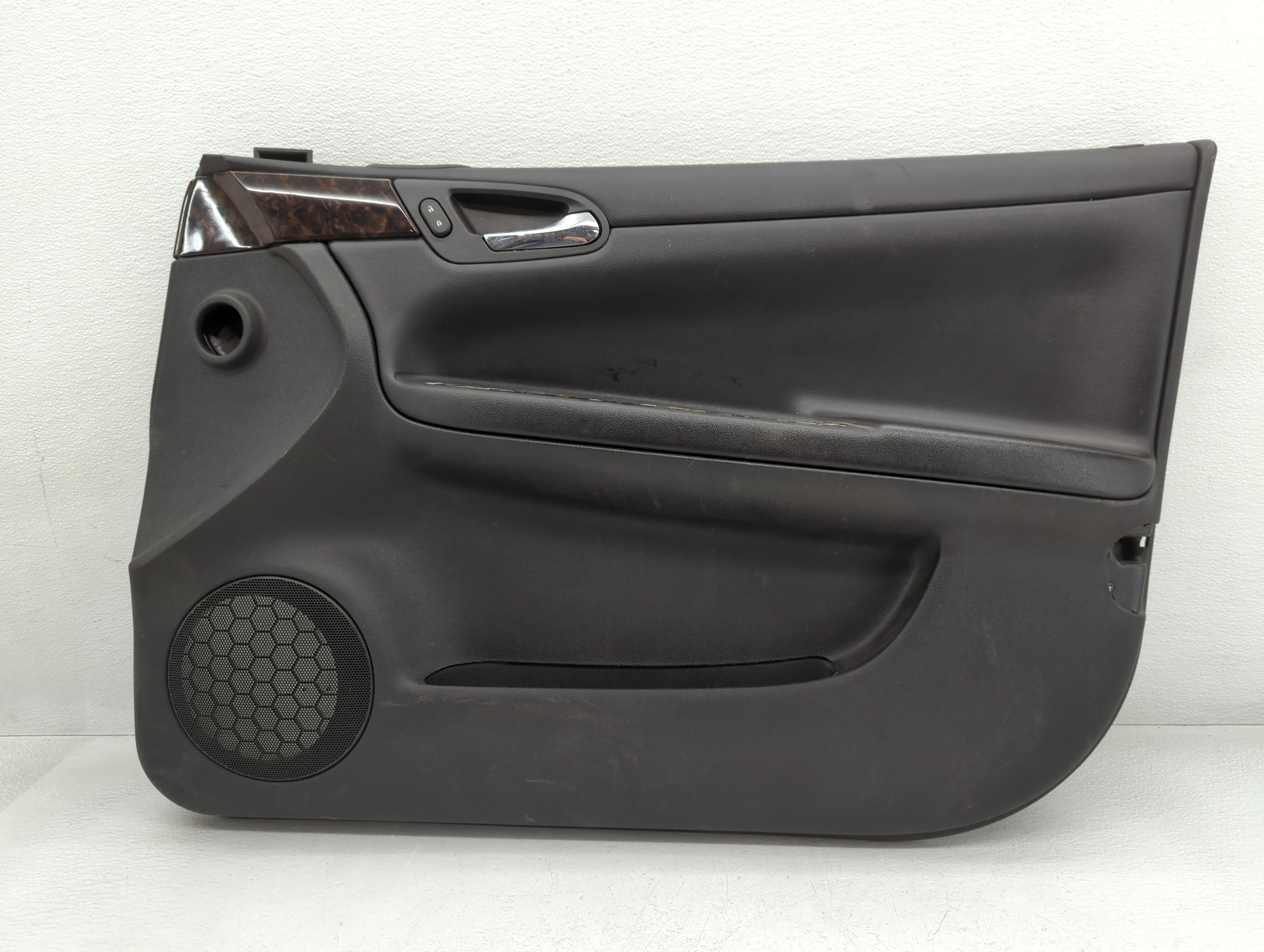 2013 Chevrolet Impala Front Right Passenger Interior Door Panel Trim 776583 - Oemusedautoparts1.com