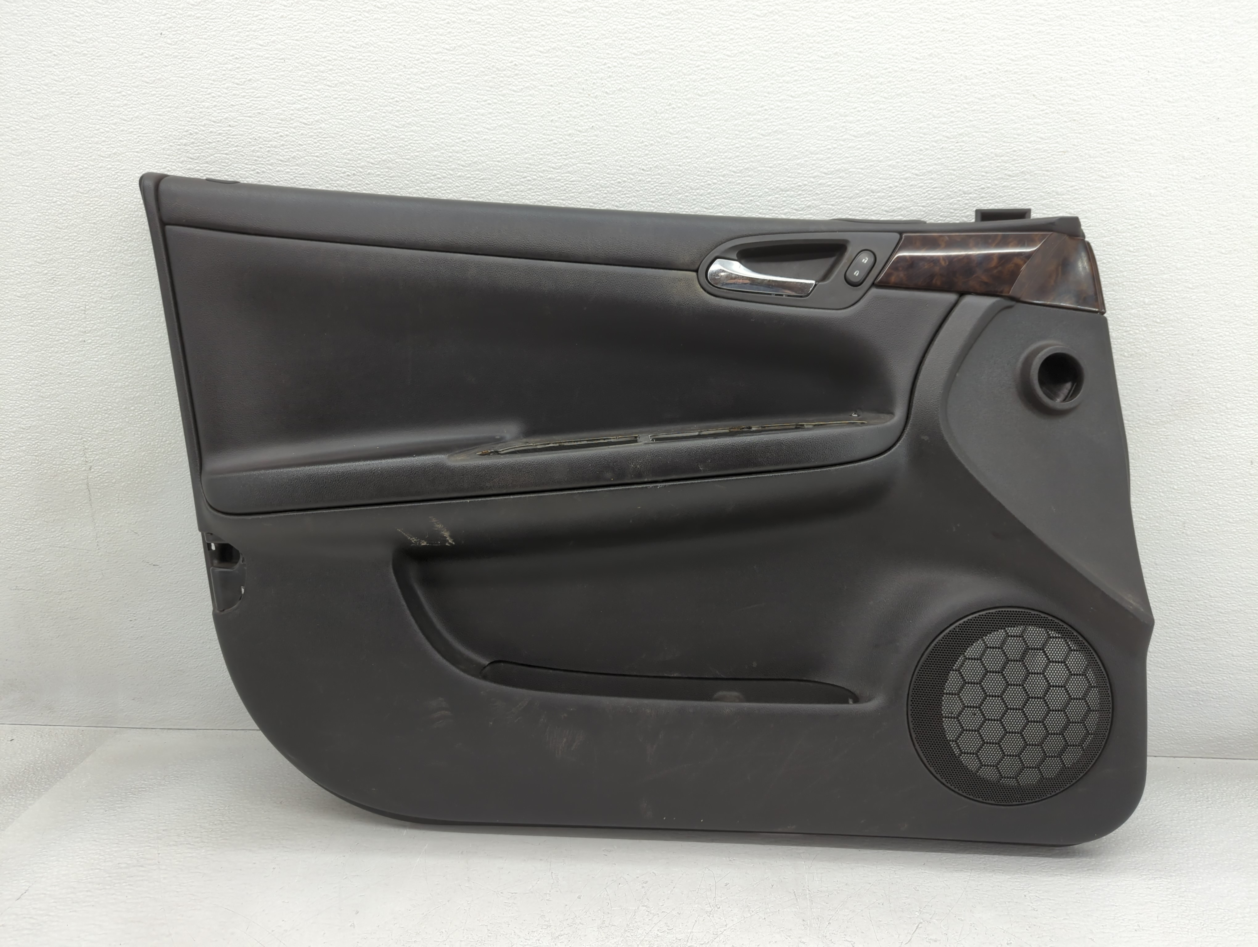 2013 Chevrolet Impala Front Left Driver Interior Door Panel Trim 776585 - Oemusedautoparts1.com
