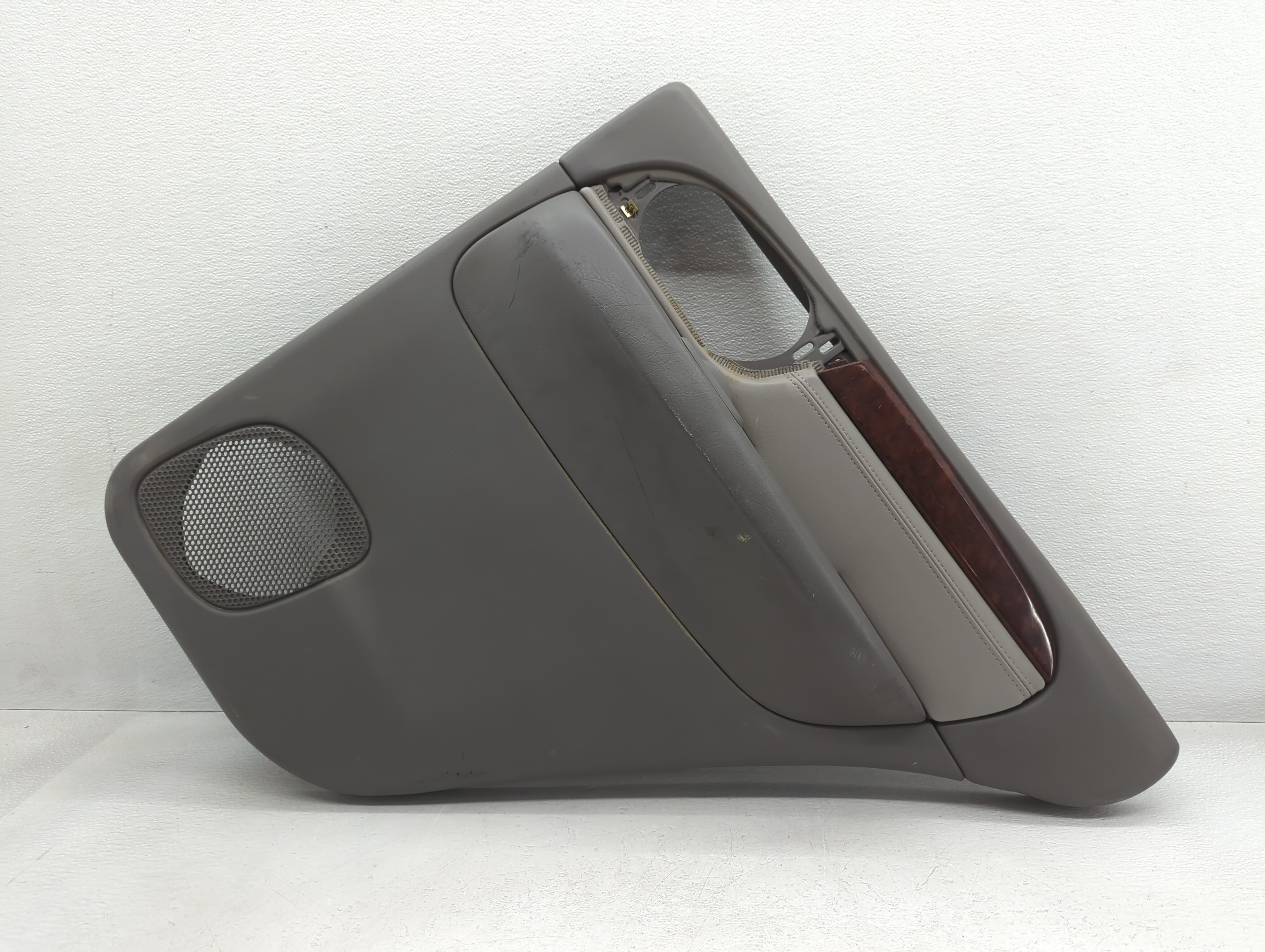 Picture of 2006 Gmc Envoy Front Right Passenger Interior Door Panel Trim 776592