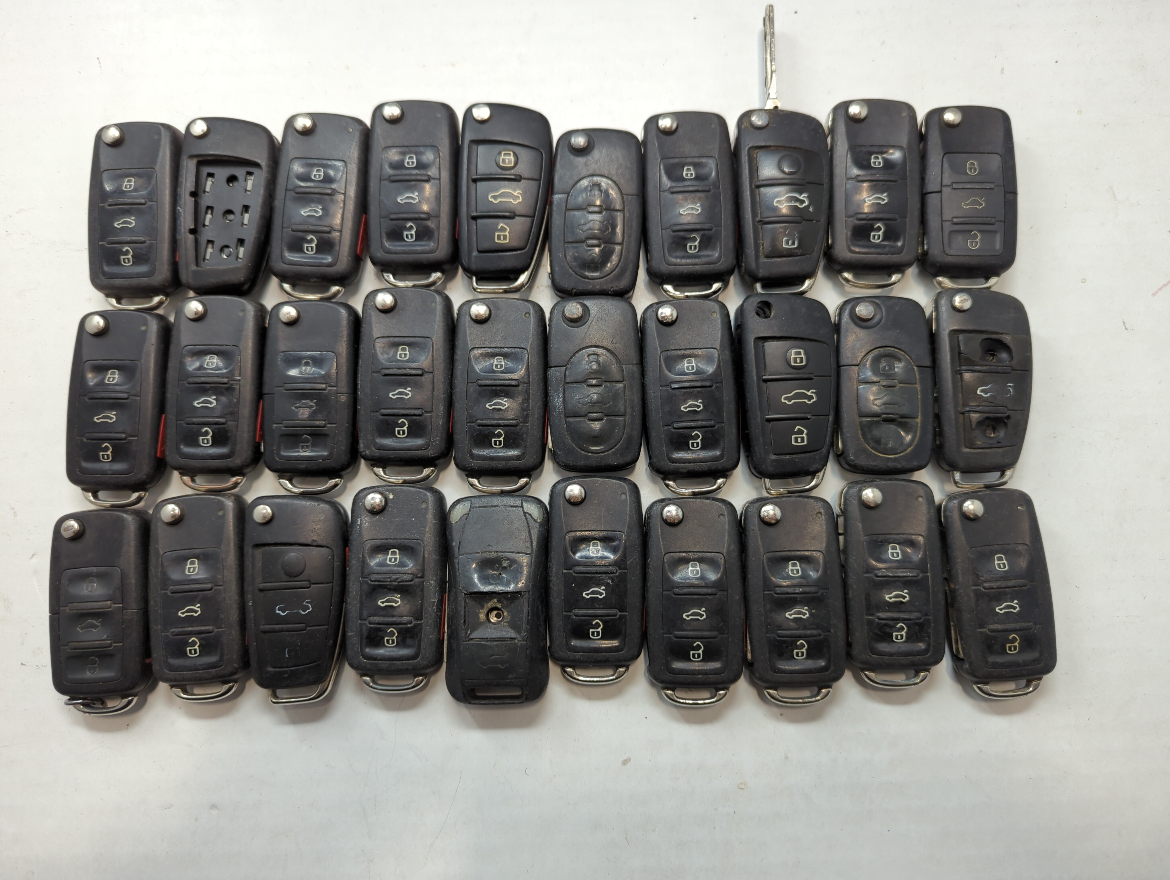 Lot of 30 Volkswagen Keyless Entry Remote Fob MIXED FCC IDS MIXED PART 776600 - Oemusedautoparts1.com