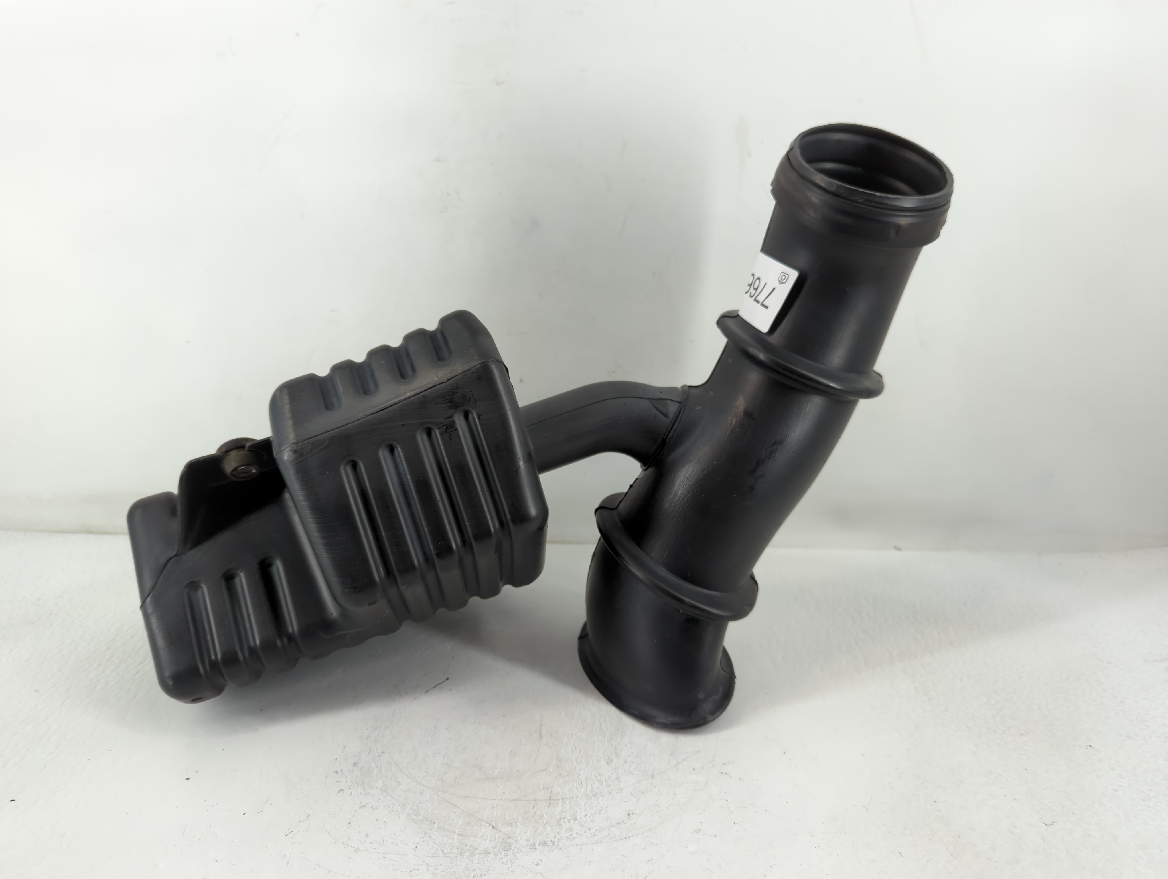 2011 Chevrolet Equinox Air Cleaner Intake Duct Hose Tube 776681 - Oemusedautoparts1.com
