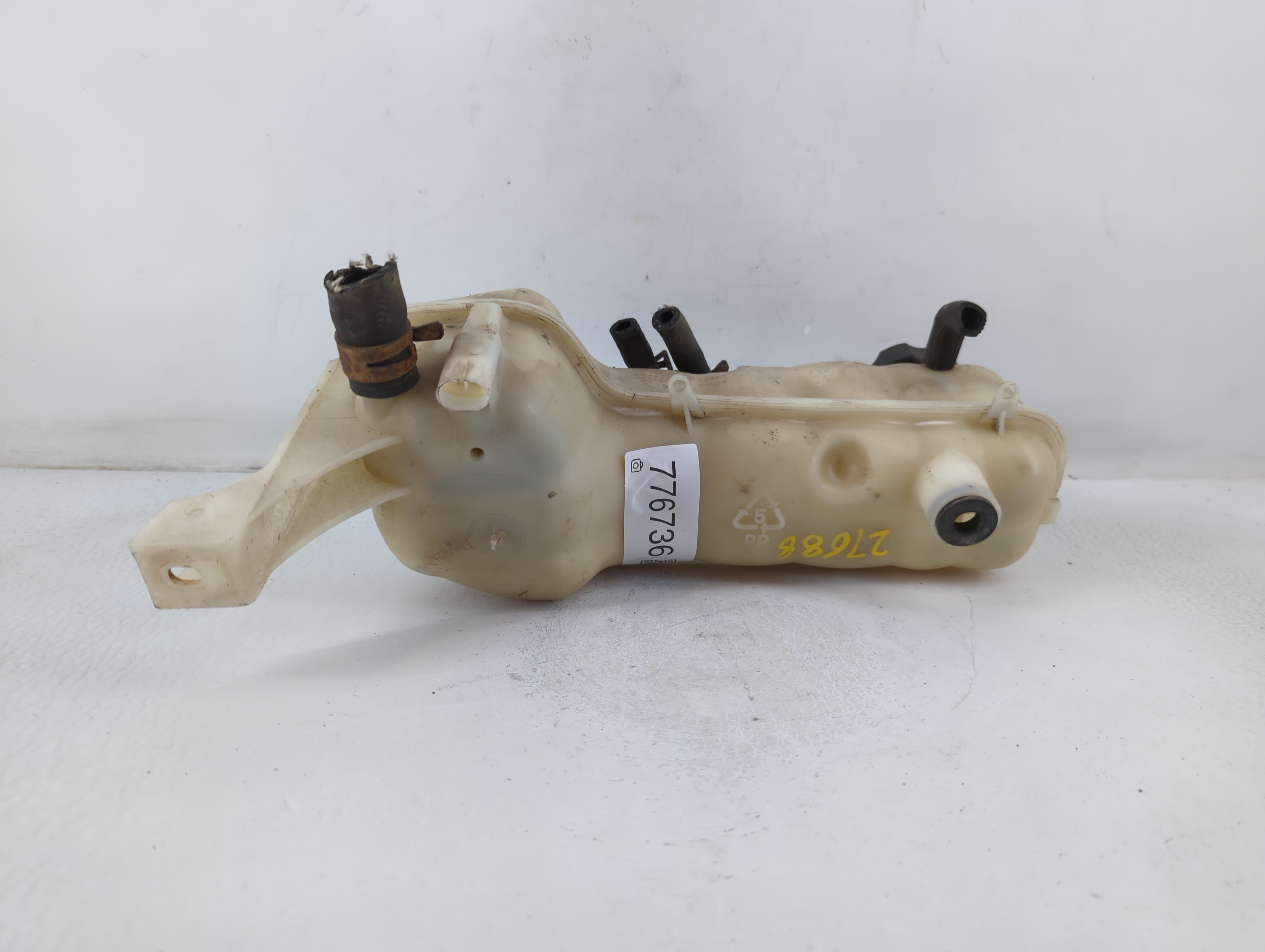 2000-2005 Chevrolet Cavalier Windshield Washer Fluid Reservoir Bottle Oem 776736 - Oemusedautoparts1.com