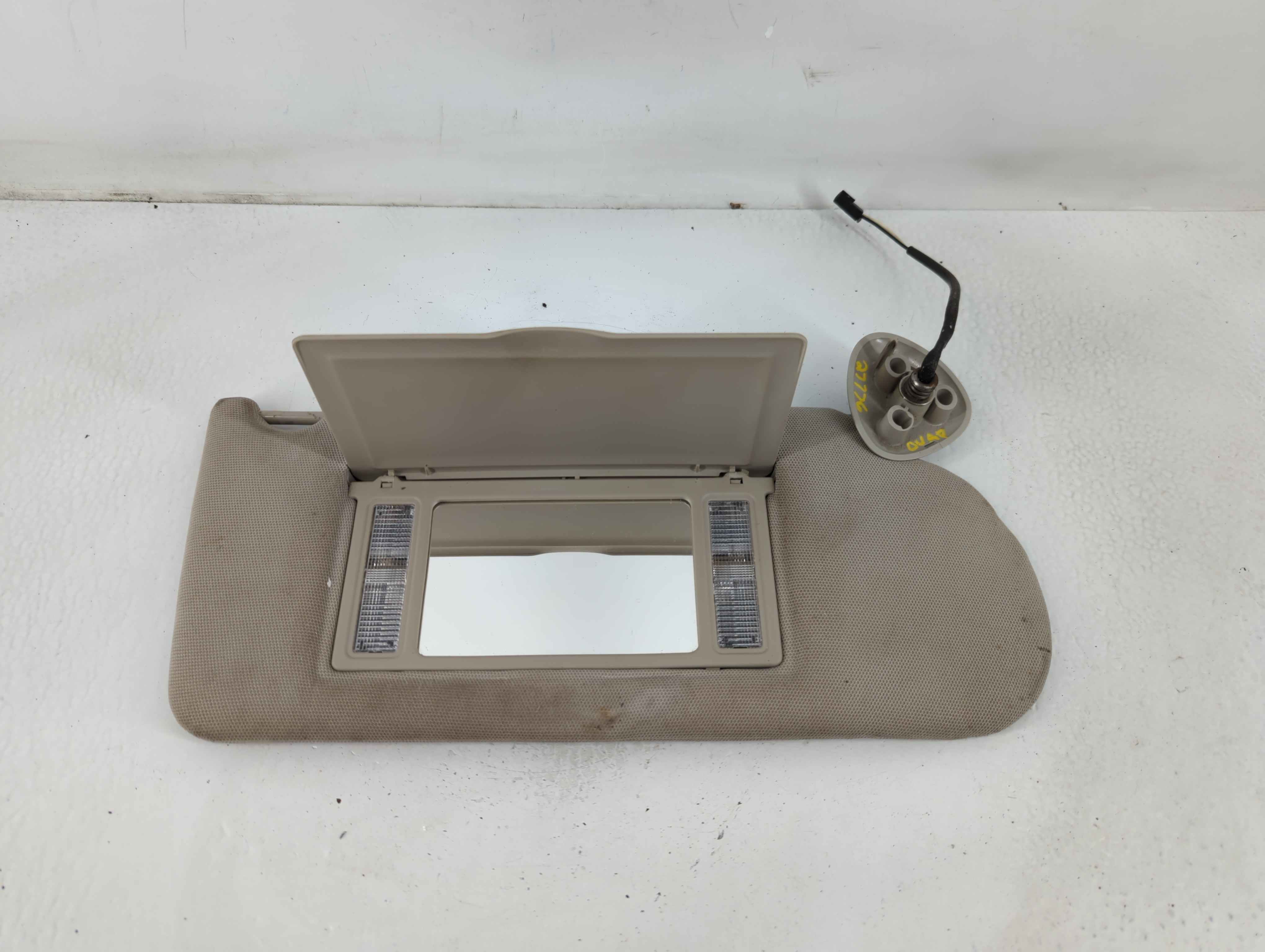 2004-2004 Pontiac Grand Prix Passenger Sun Visor Mirror Right Sunvisor 776769 - Oemusedautoparts1.com
