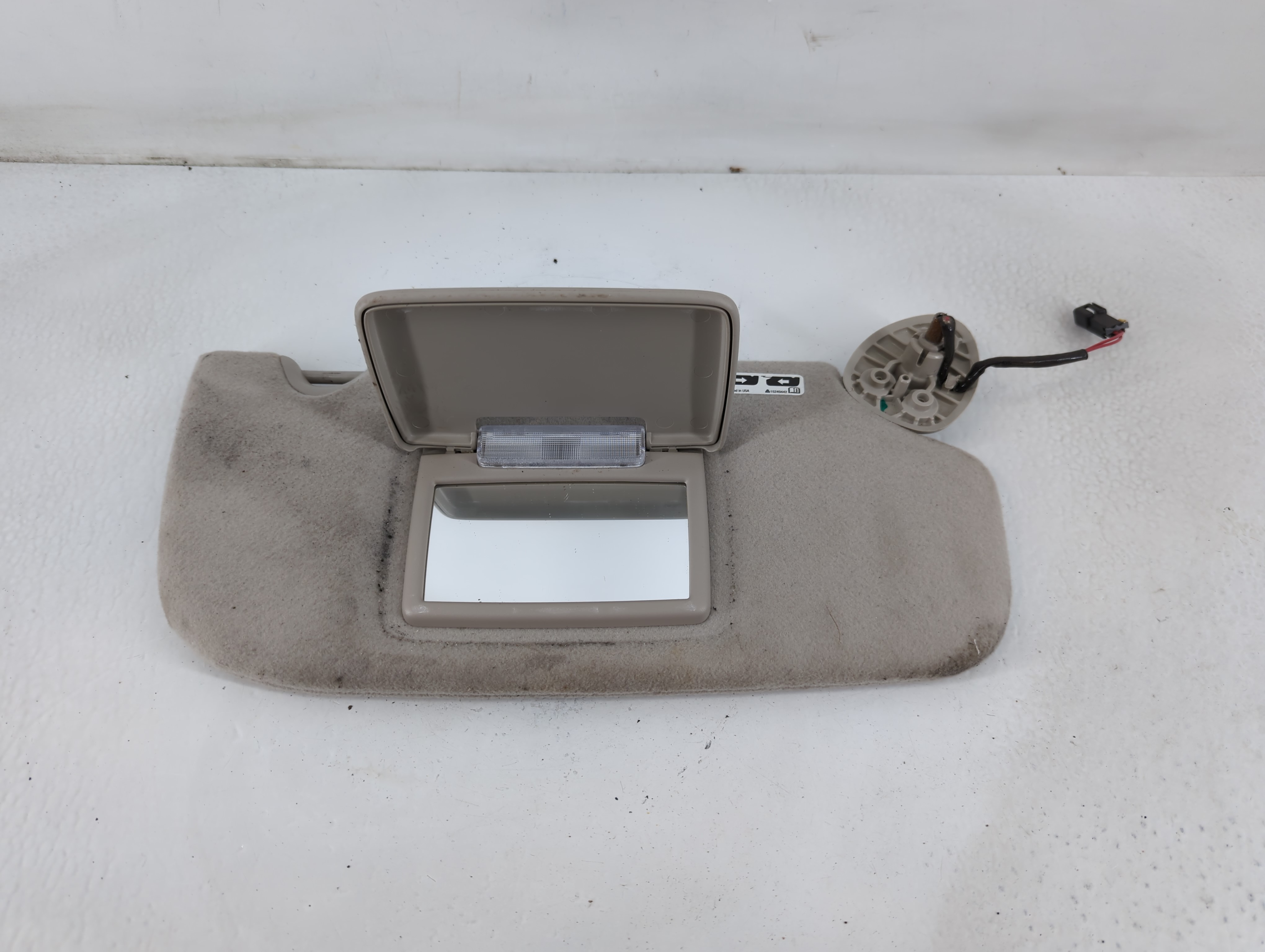 2005-2007 Gmc Envoy Driver Sun Visor Mirror Left Sunvisor 776777 - Oemusedautoparts1.com