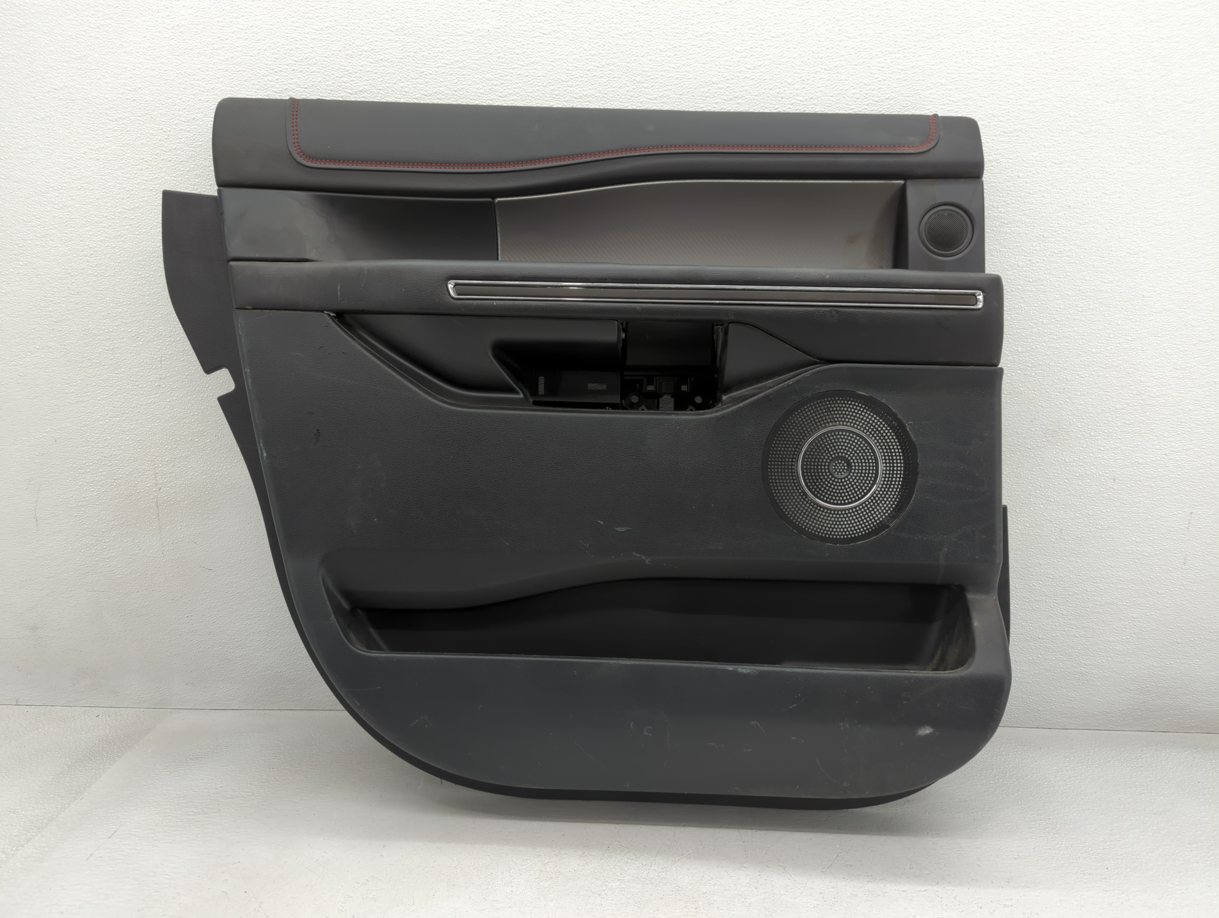 2021 Ford Expedition Front Right Passenger Interior Door Panel Trim Black 776784 - Oemusedautoparts1.com
