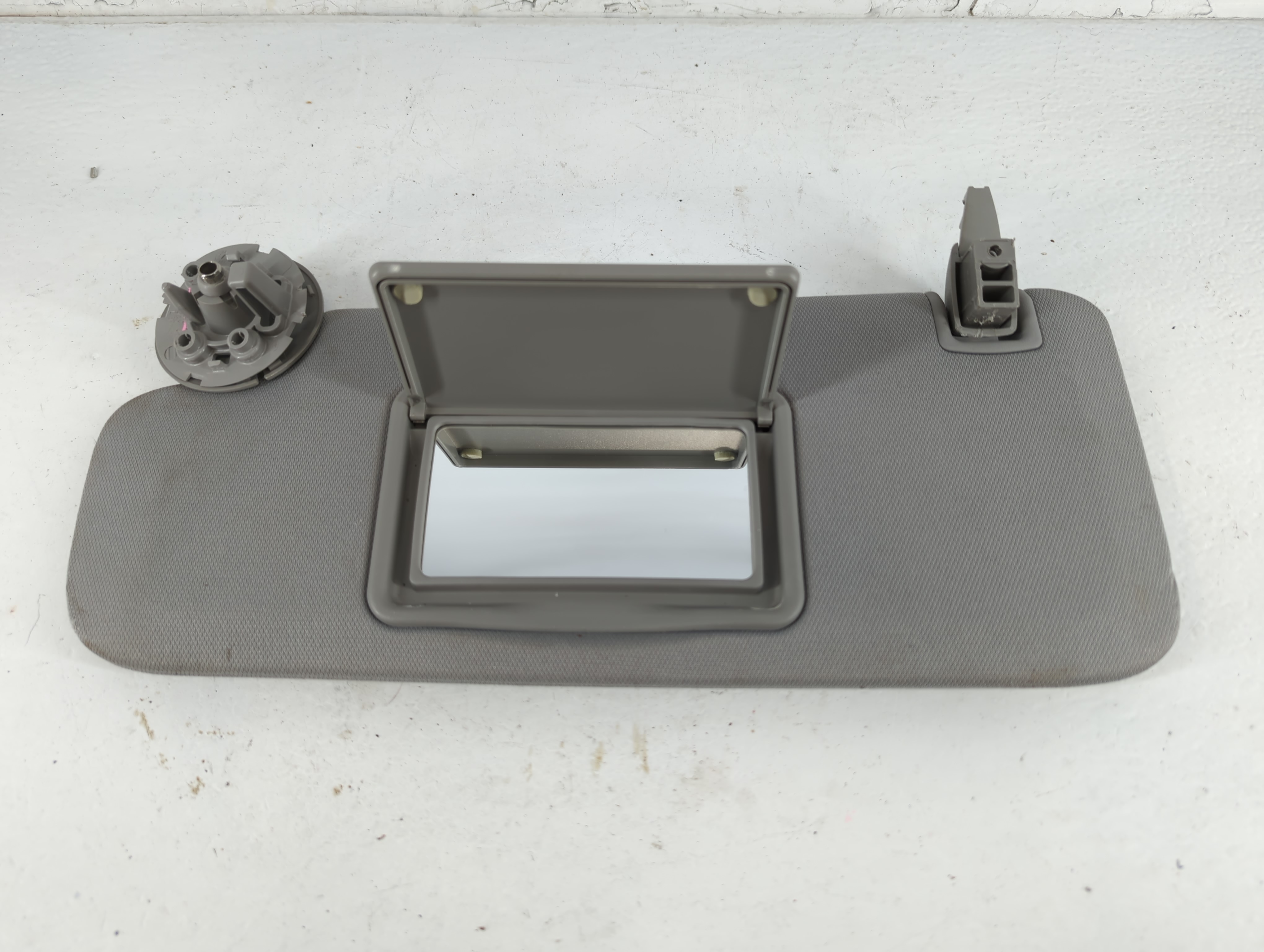 Picture of 2016-2021 Chevrolet Malibu Driver Sun Visor Mirror Left Sunvisor Grey 776871