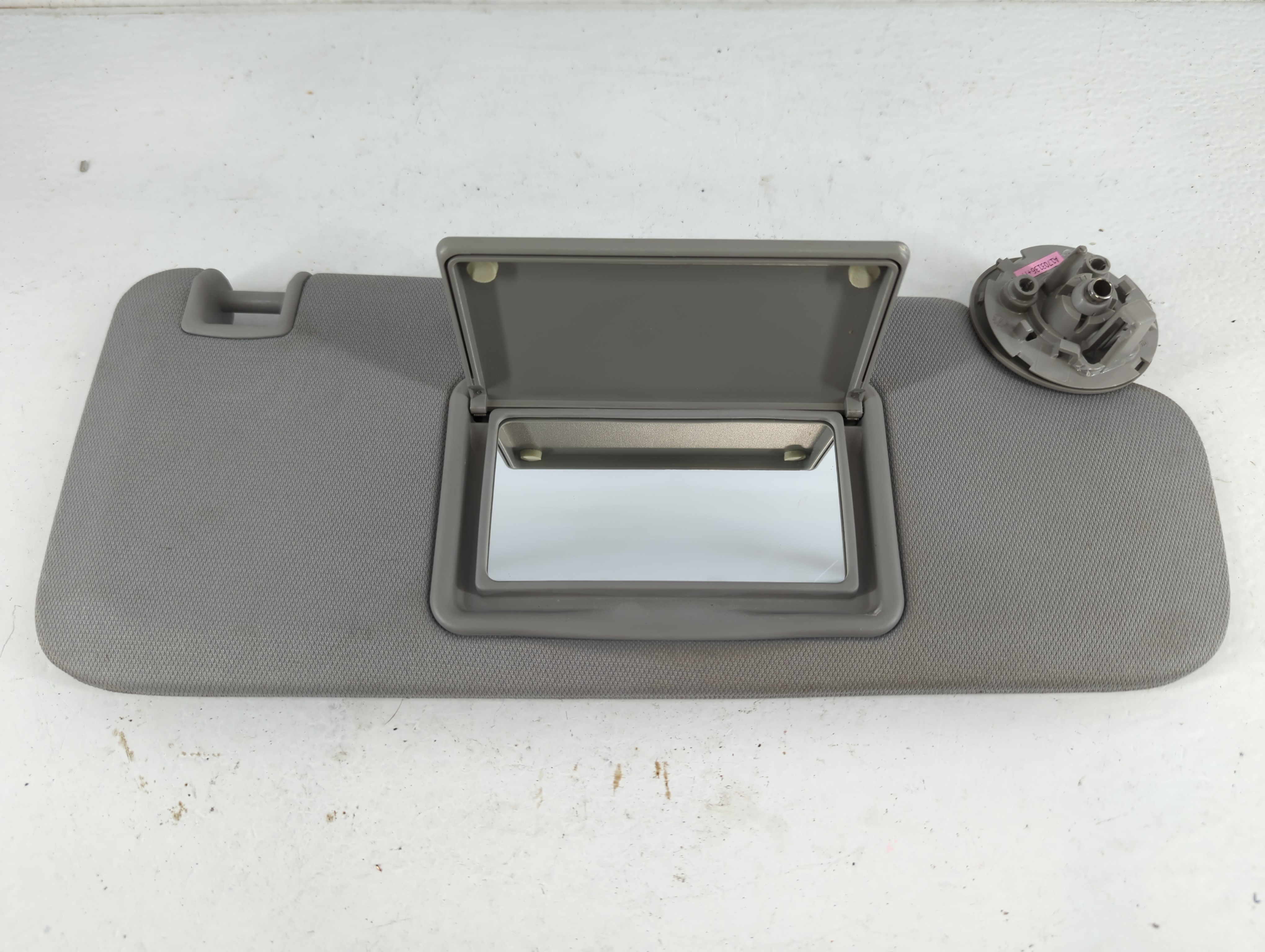 Picture of 2016-2021 Chevrolet Malibu Passenger Sun Visor Mirror Right Sunvisor Grey 776872