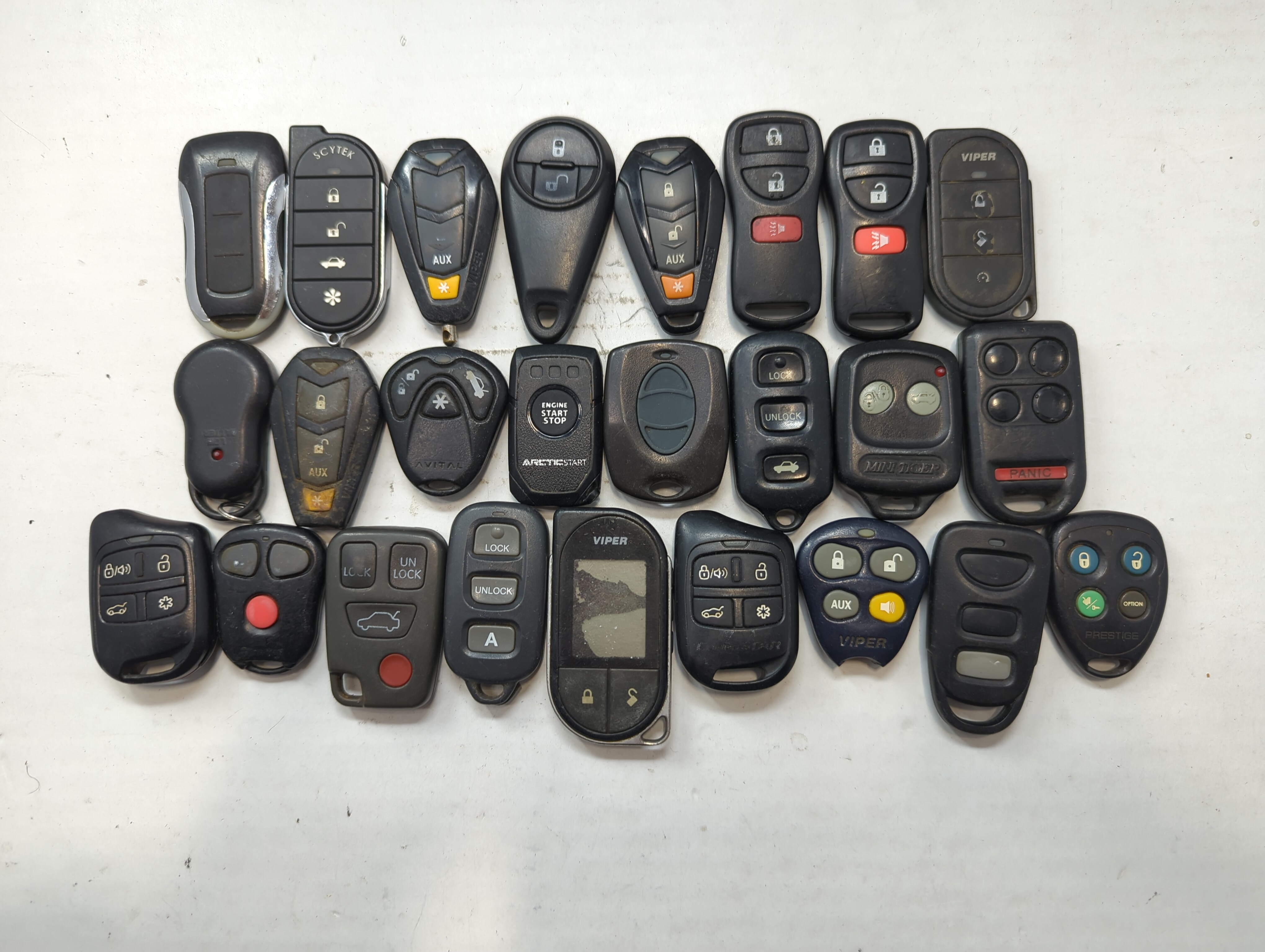 Lot of 25 Aftermarket Keyless Entry Remote Fob MIXED FCC IDS MIXED PART 776928 - Oemusedautoparts1.com