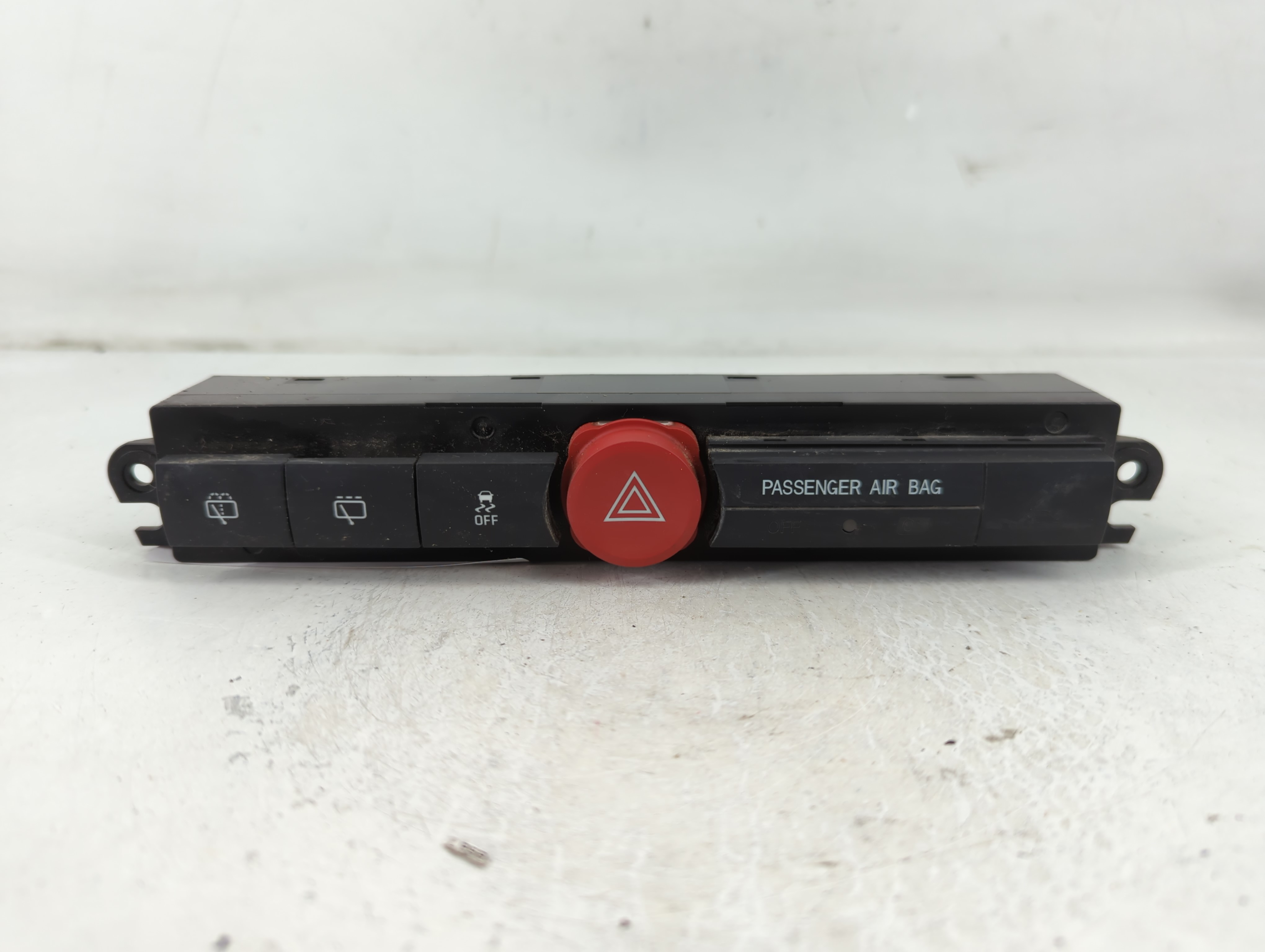 2010 Saturn Vue Hazard Switch 25923917-080811 776938 - Oemusedautoparts1.com