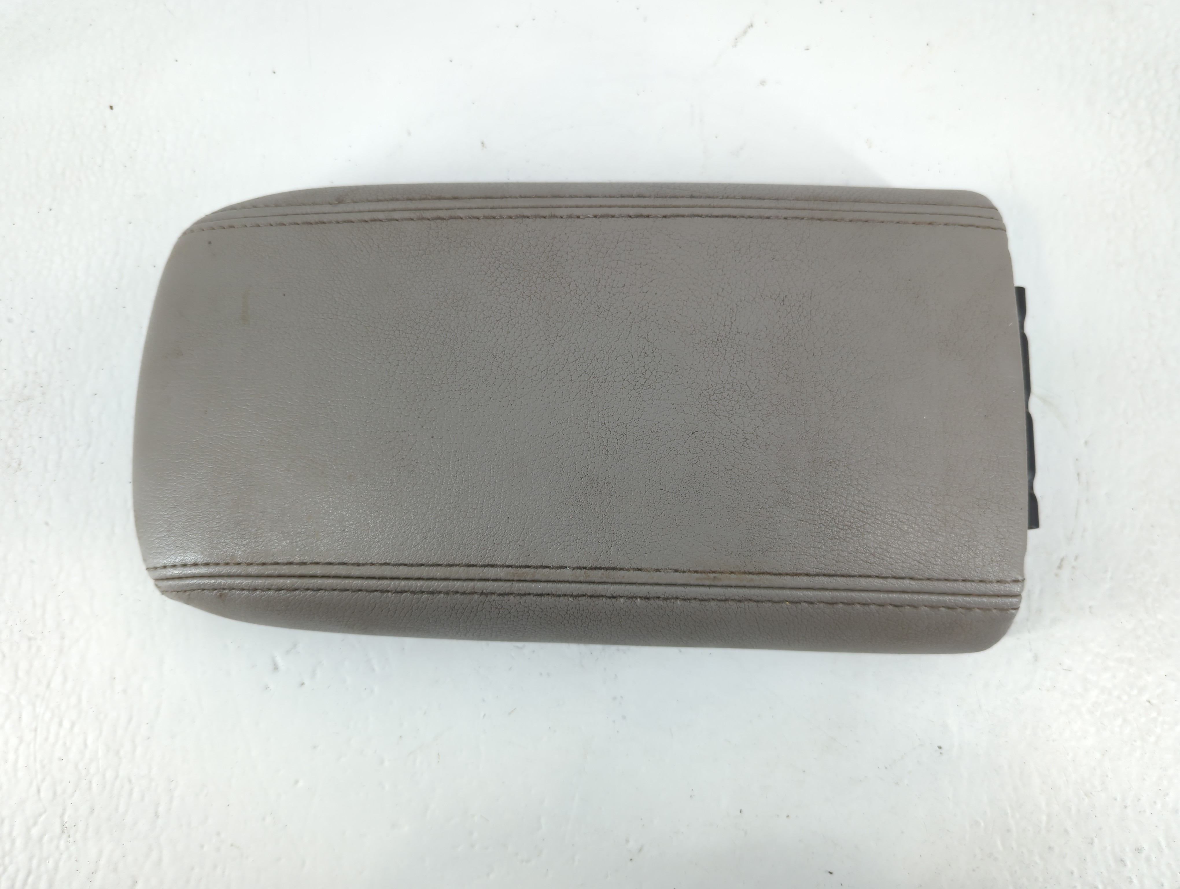 2006-2009 Gmc Envoy Center Console Armrest Cover Lid Grey 776940 - Oemusedautoparts1.com